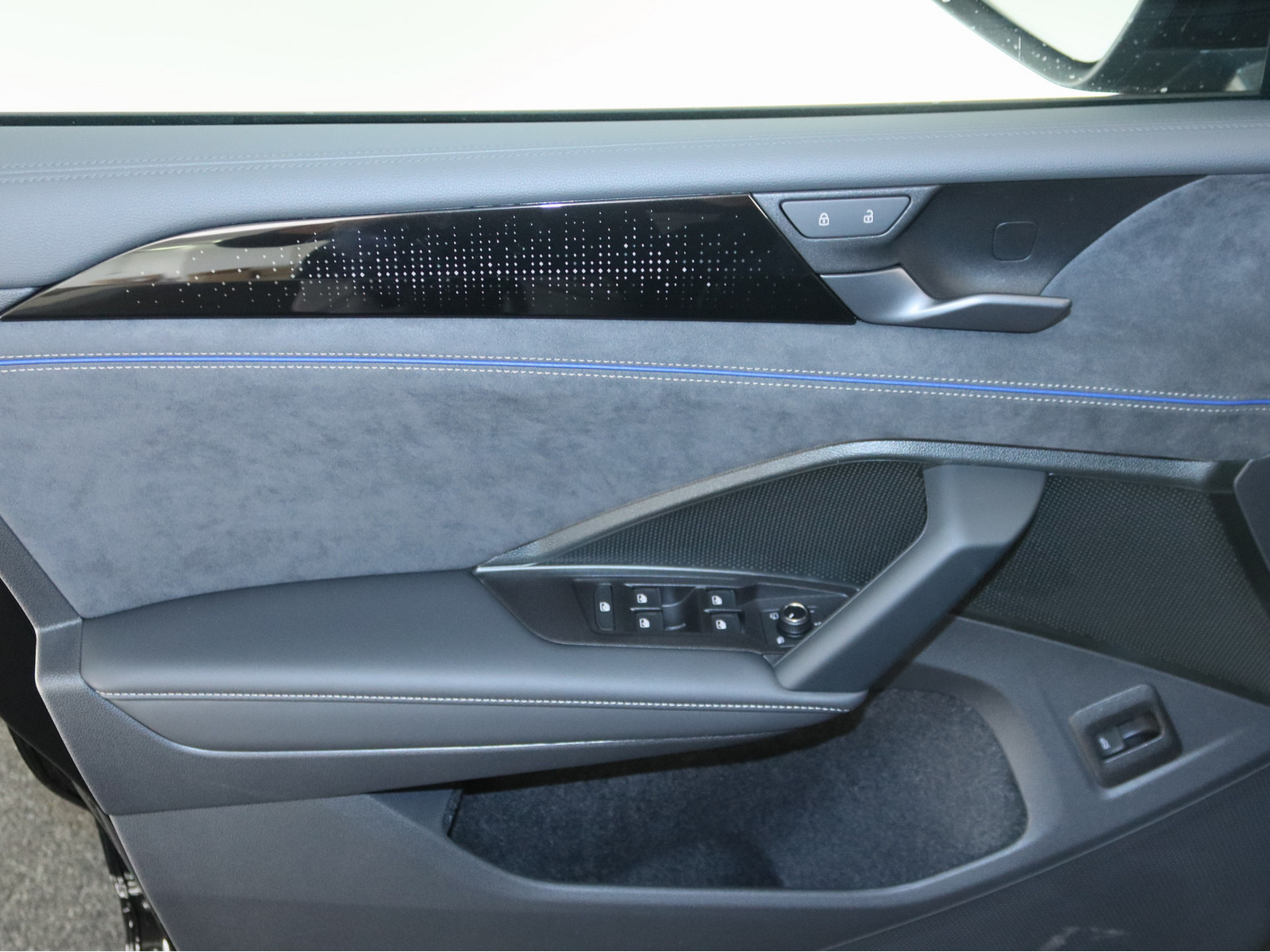 VW Tiguan 2.0 TDI R-Line 4Motion VW Tiguan 2.0 TDI R-Line 4Motion