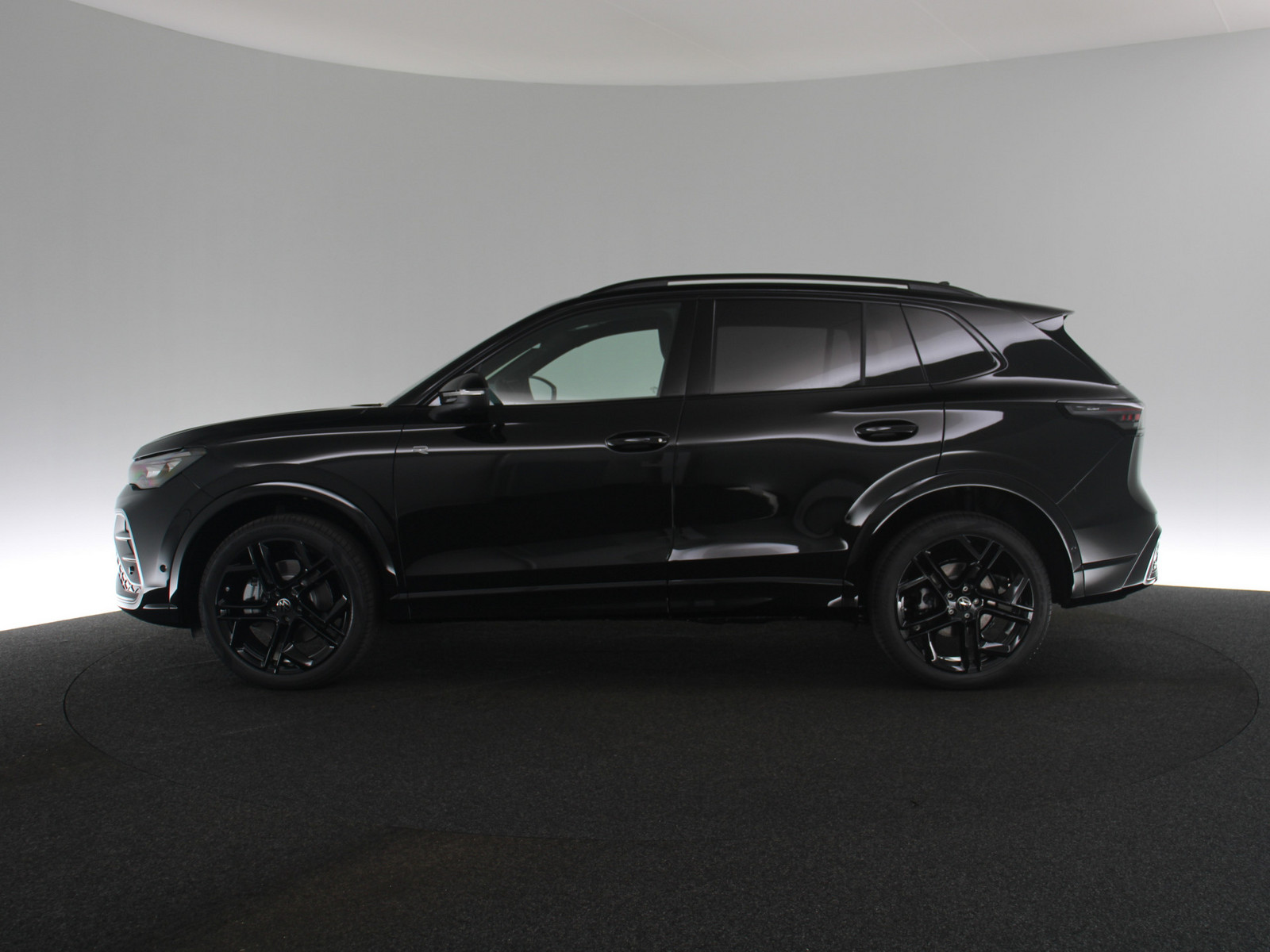 VW Tiguan 2.0 TDI R-Line 4Motion VW Tiguan 2.0 TDI R-Line 4Motion