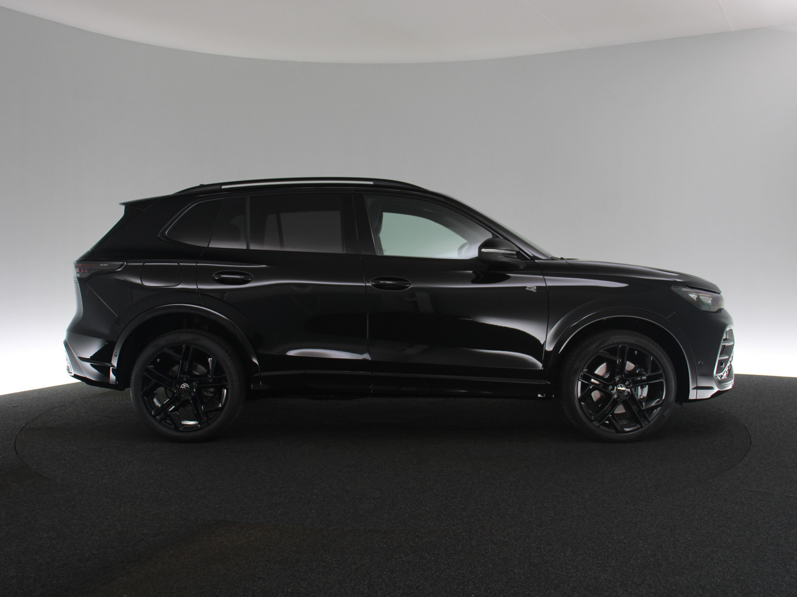 VW Tiguan 2.0 TDI R-Line 4Motion VW Tiguan 2.0 TDI R-Line 4Motion