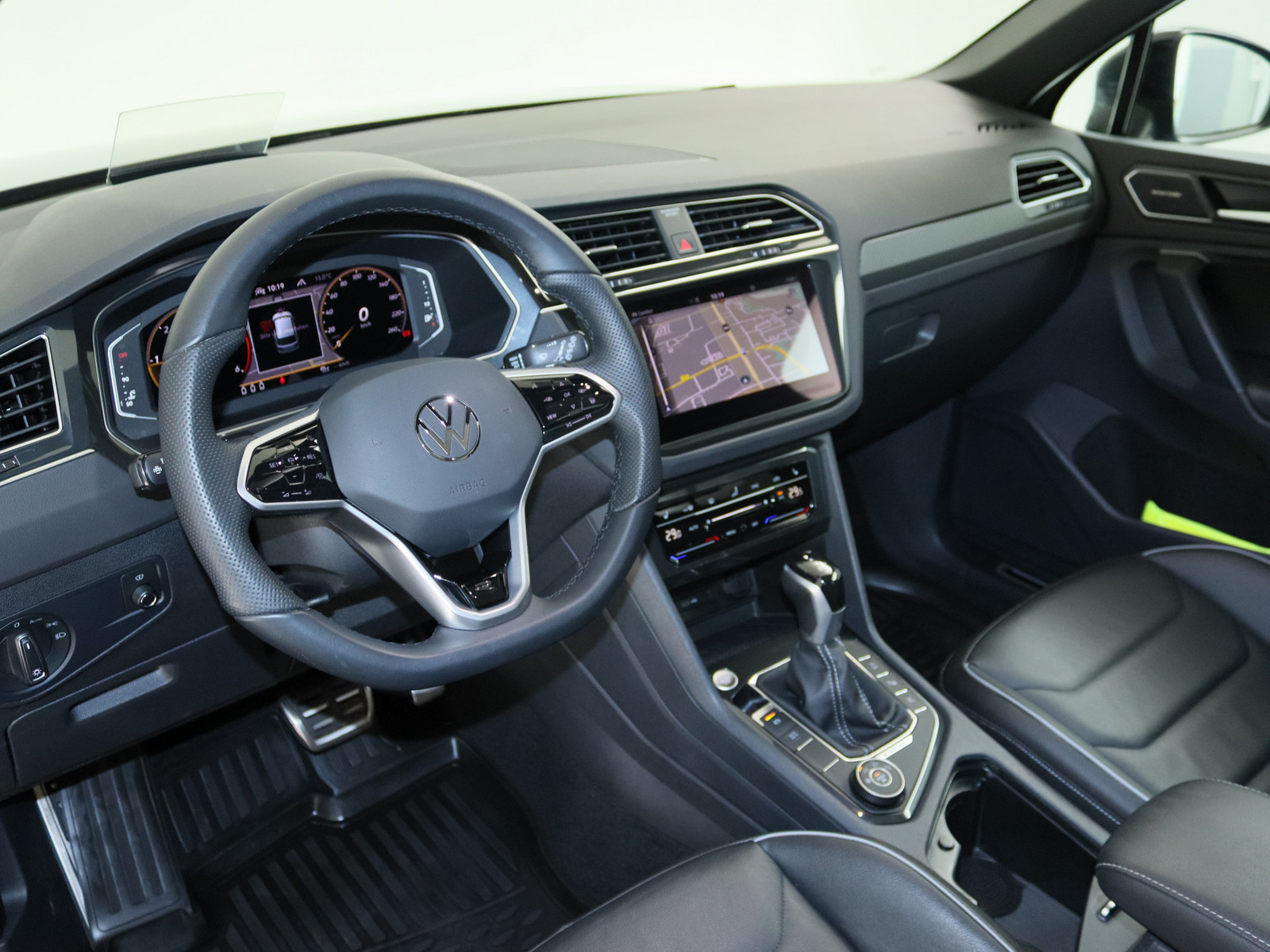 VW Tiguan 2.0 TDI R-Line 4Motion VW Tiguan 2.0 TDI R-Line 4Motion