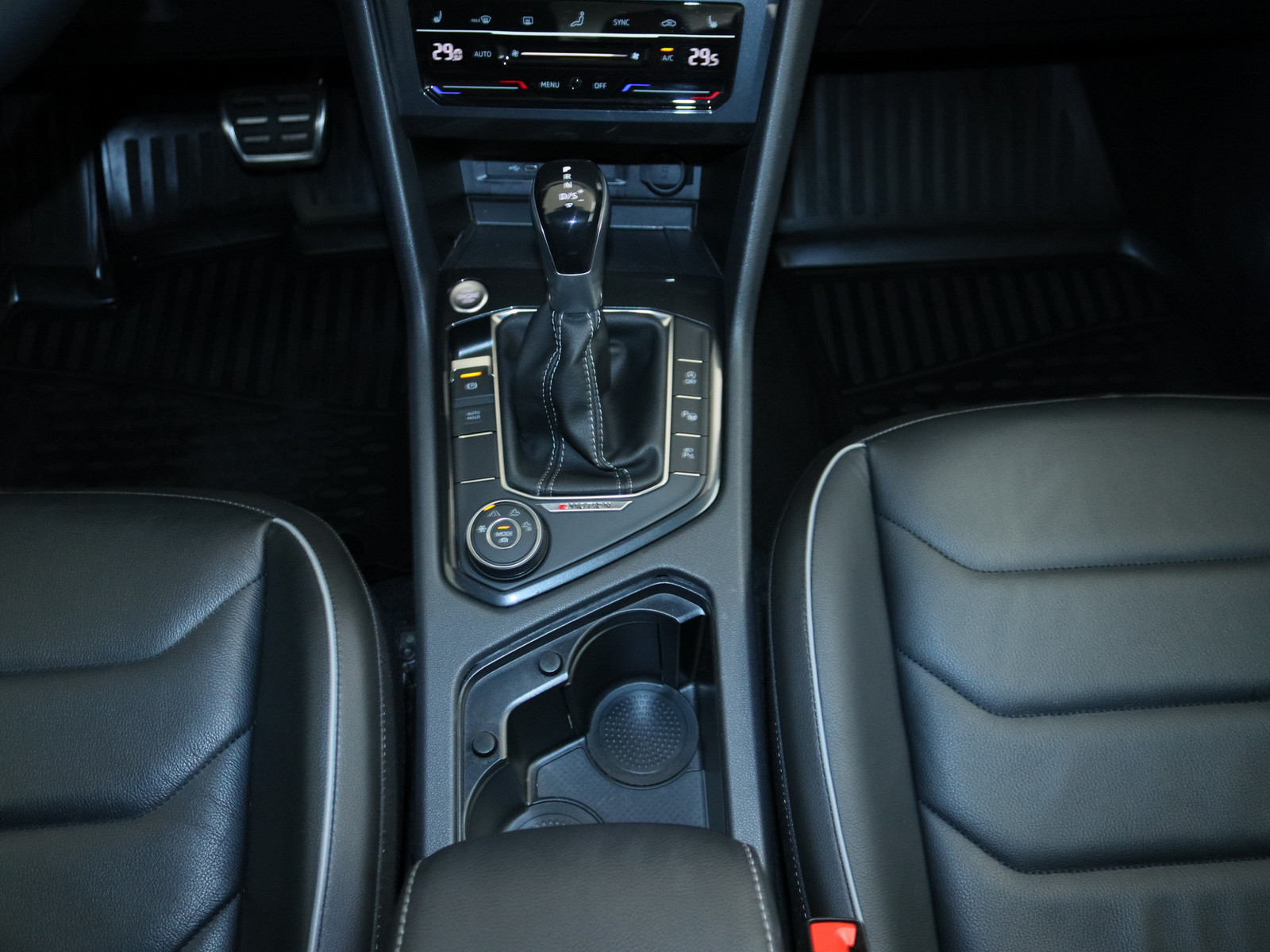 VW Tiguan 2.0 TDI R-Line 4Motion VW Tiguan 2.0 TDI R-Line 4Motion