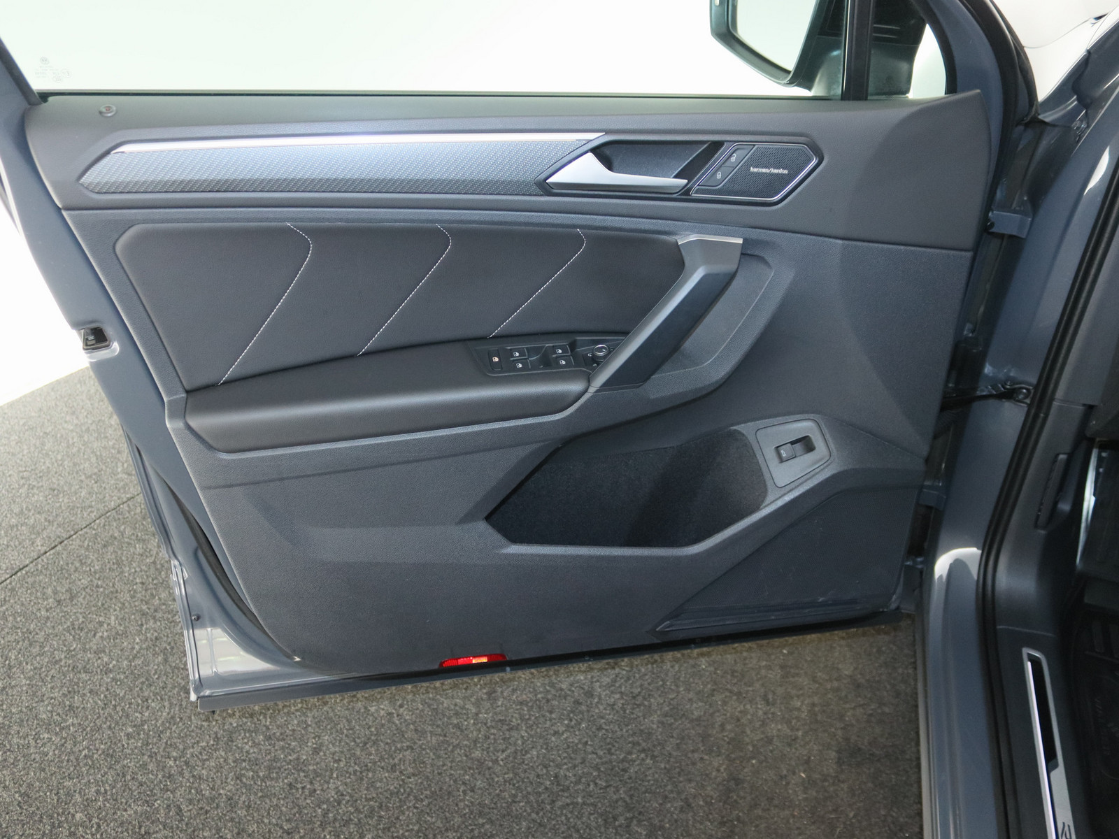 VW Tiguan 2.0 TDI R-Line 4Motion VW Tiguan 2.0 TDI R-Line 4Motion