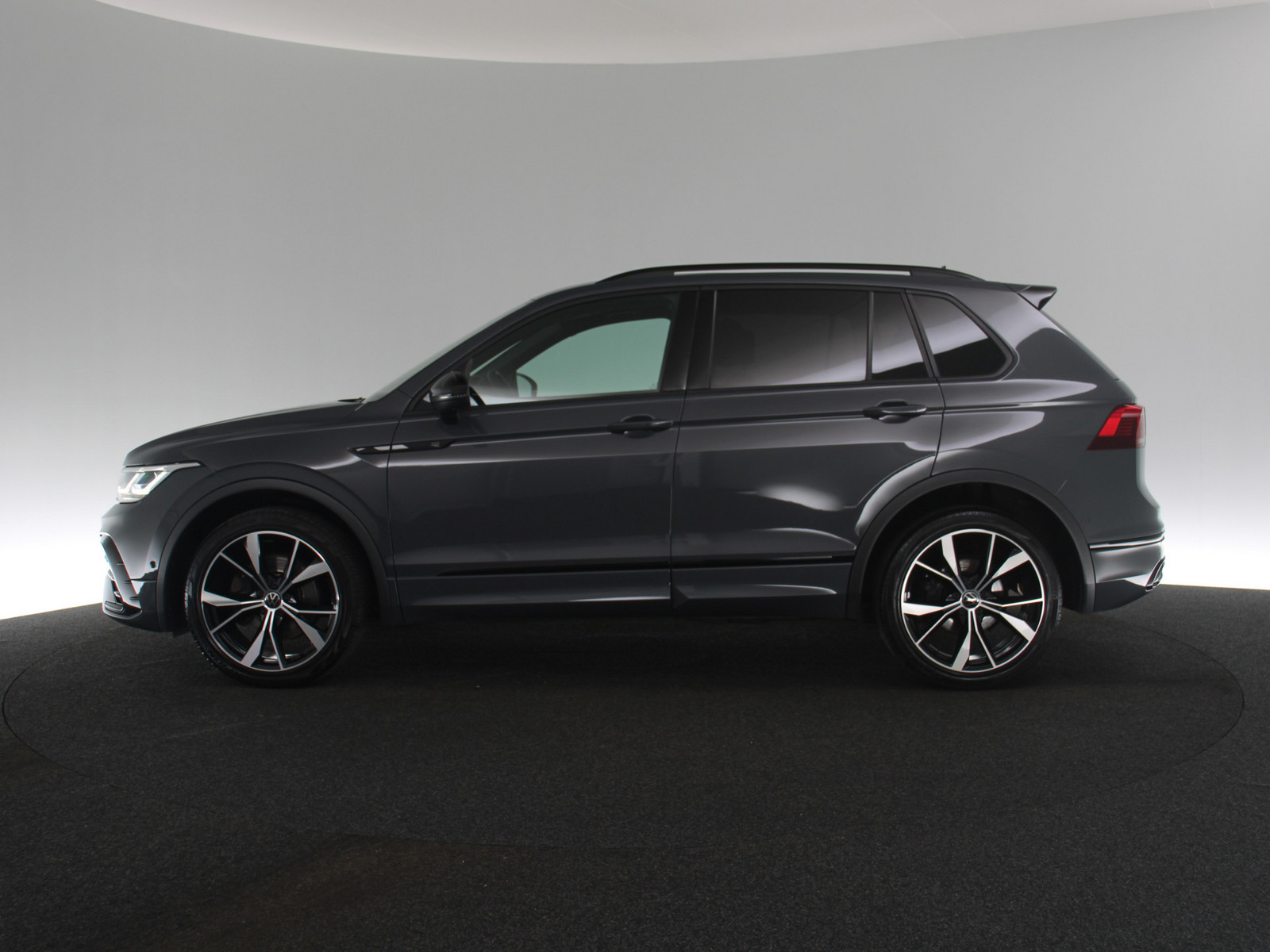 VW Tiguan 2.0 TDI R-Line 4Motion VW Tiguan 2.0 TDI R-Line 4Motion