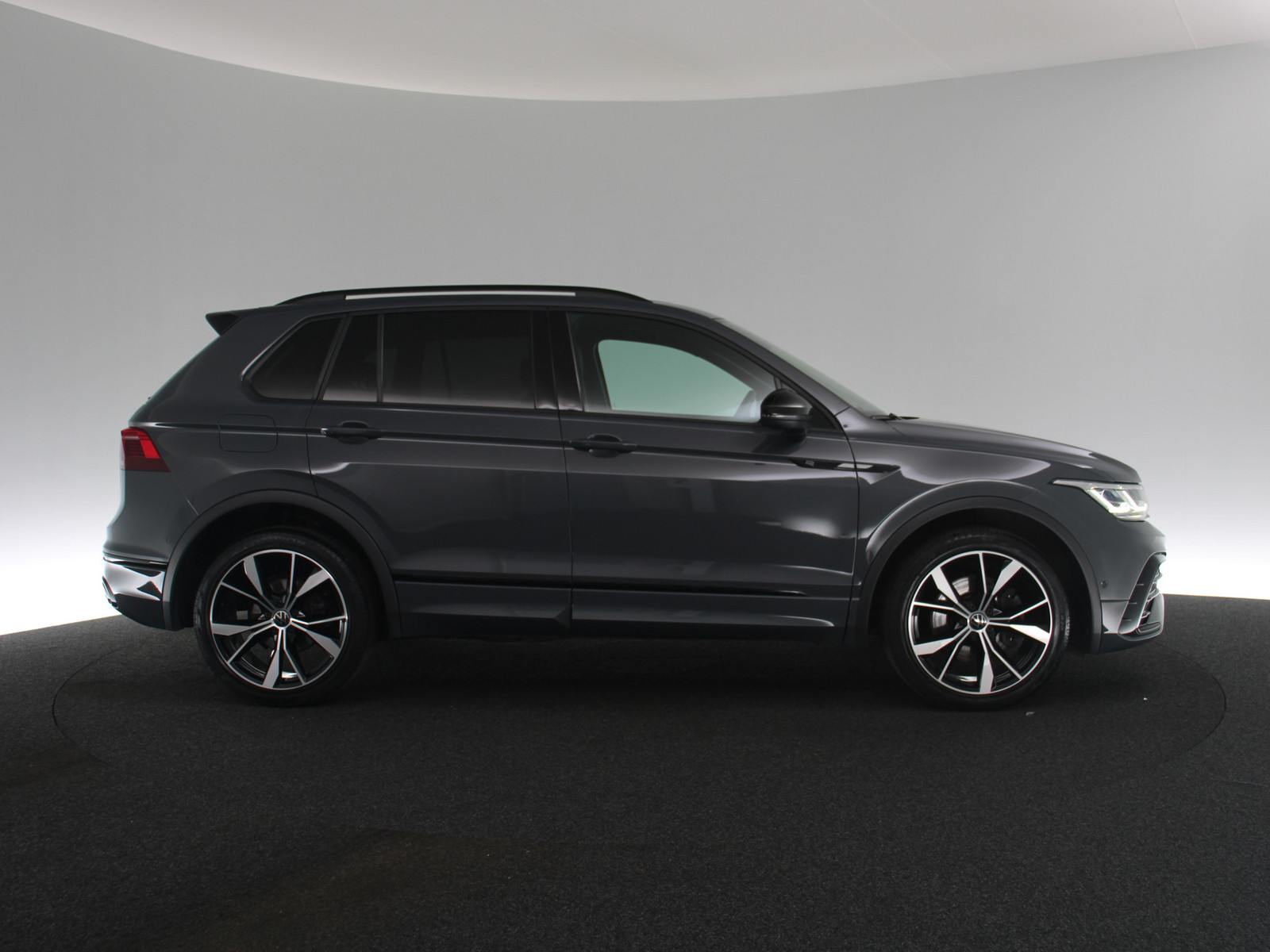 VW Tiguan 2.0 TDI R-Line 4Motion VW Tiguan 2.0 TDI R-Line 4Motion