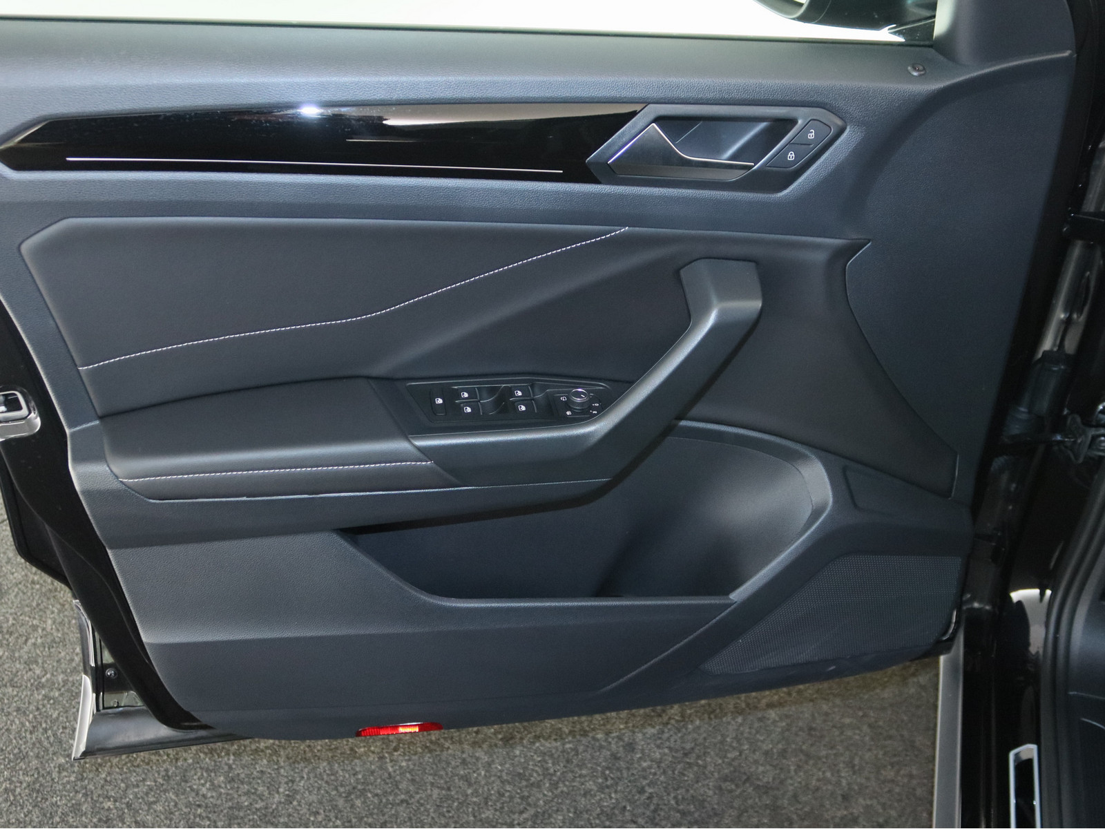 VW T-Roc 1.0 TSI R-Line VW T-Roc 1.0 TSI R-Line