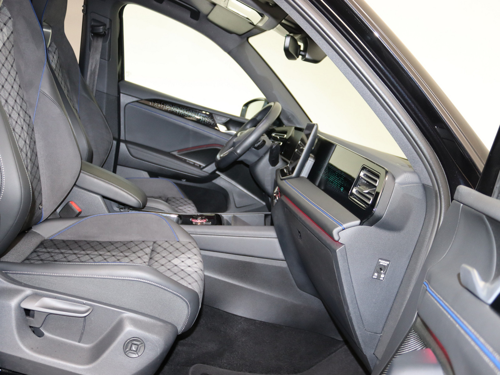 VW Tiguan 2.0 TDI R-Line 4Motion VW Tiguan 2.0 TDI R-Line 4Motion