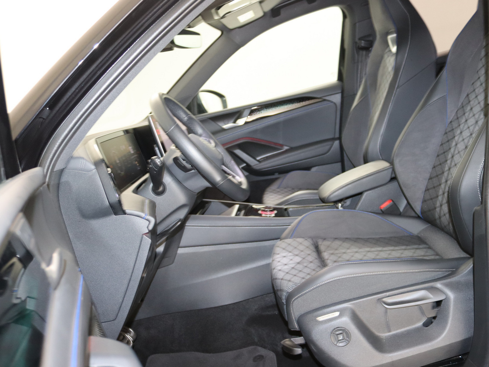 VW Tiguan 2.0 TDI R-Line 4Motion VW Tiguan 2.0 TDI R-Line 4Motion