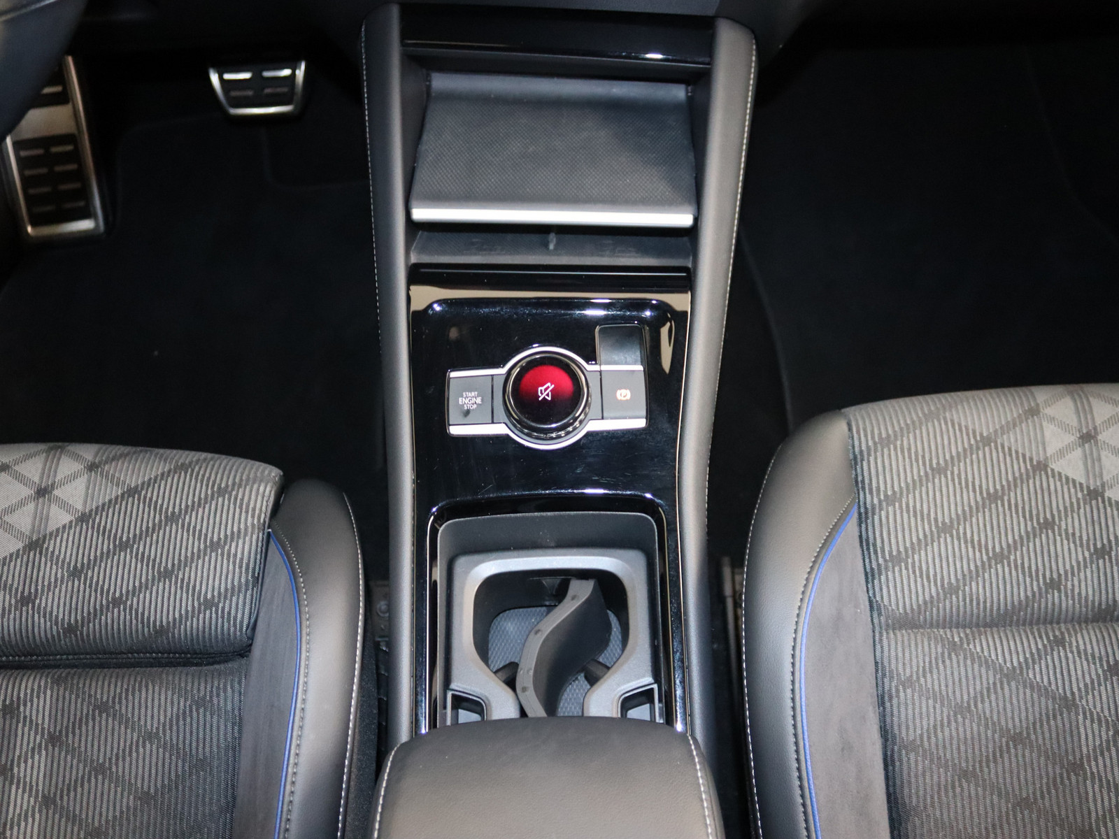 VW Tiguan 2.0 TDI R-Line 4Motion VW Tiguan 2.0 TDI R-Line 4Motion