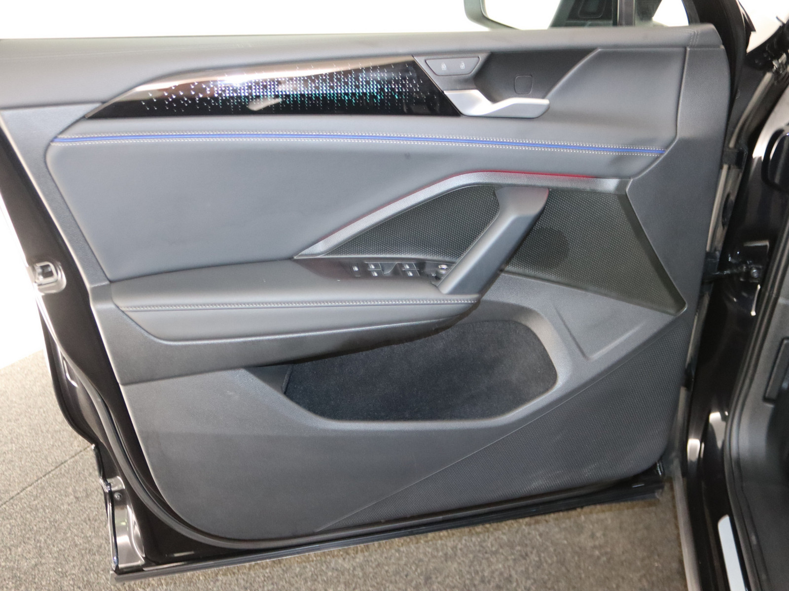 VW Tiguan 2.0 TDI R-Line 4Motion VW Tiguan 2.0 TDI R-Line 4Motion