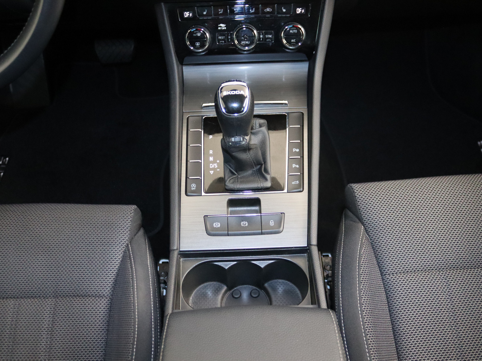 SKODA Superb Combi 2.0 TDI Style SKODA Superb Combi 2.0 TDI Style