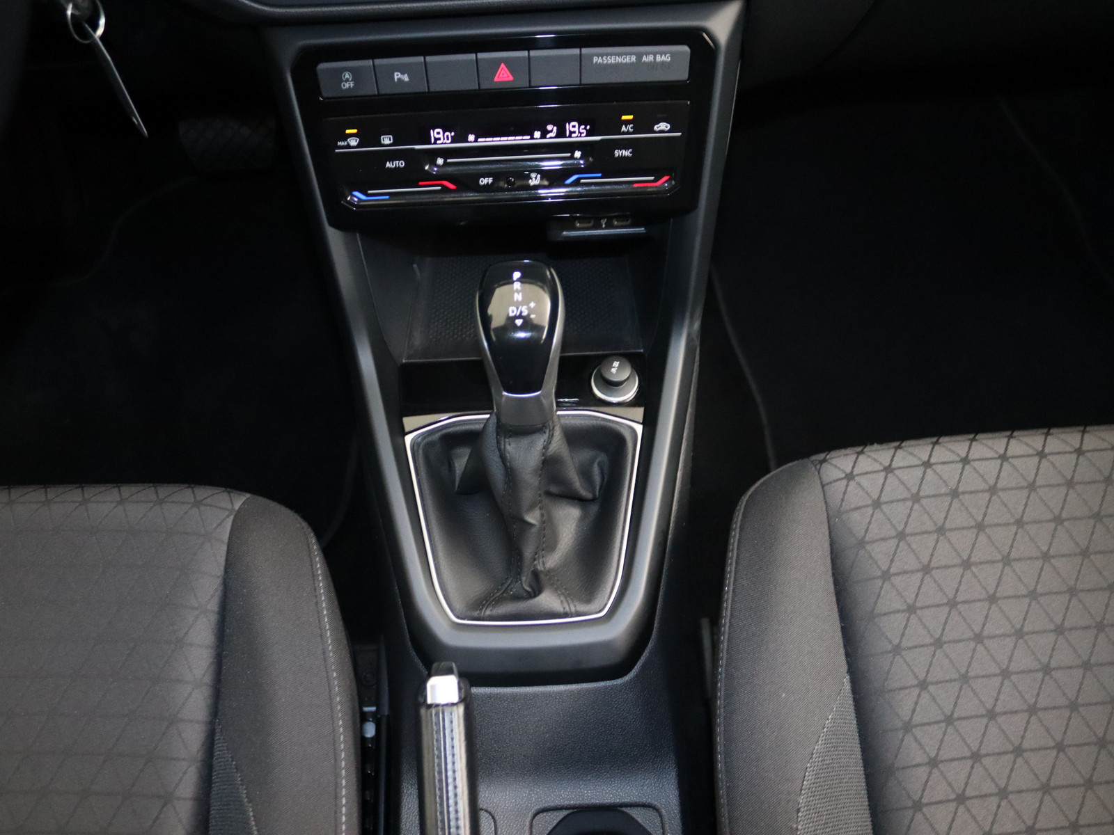 VW T-Cross 1.0 TSI Life VW T-Cross 1.0 TSI Life