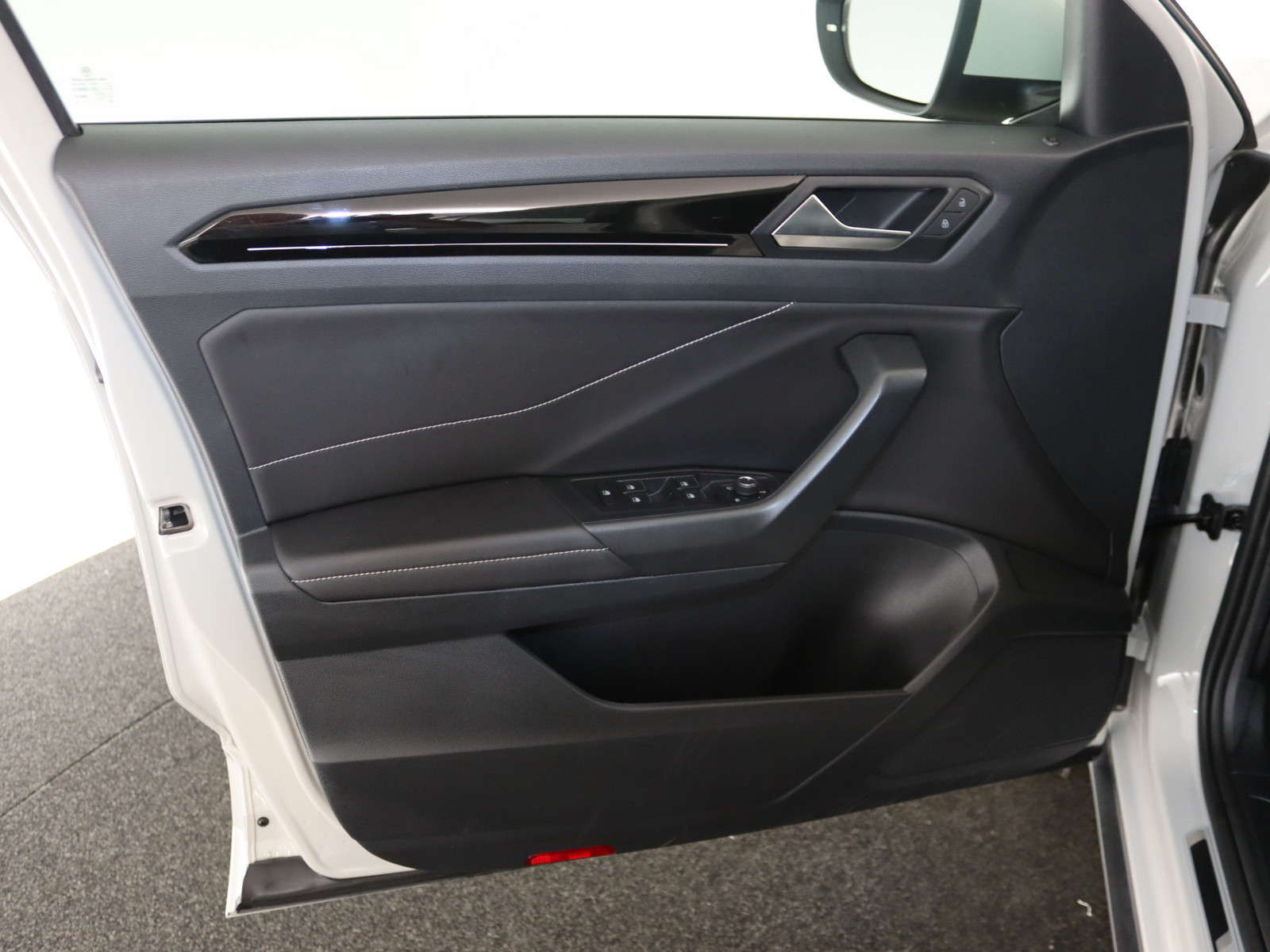 VW T-Roc 1.0 TSI R-Line VW T-Roc 1.0 TSI R-Line
