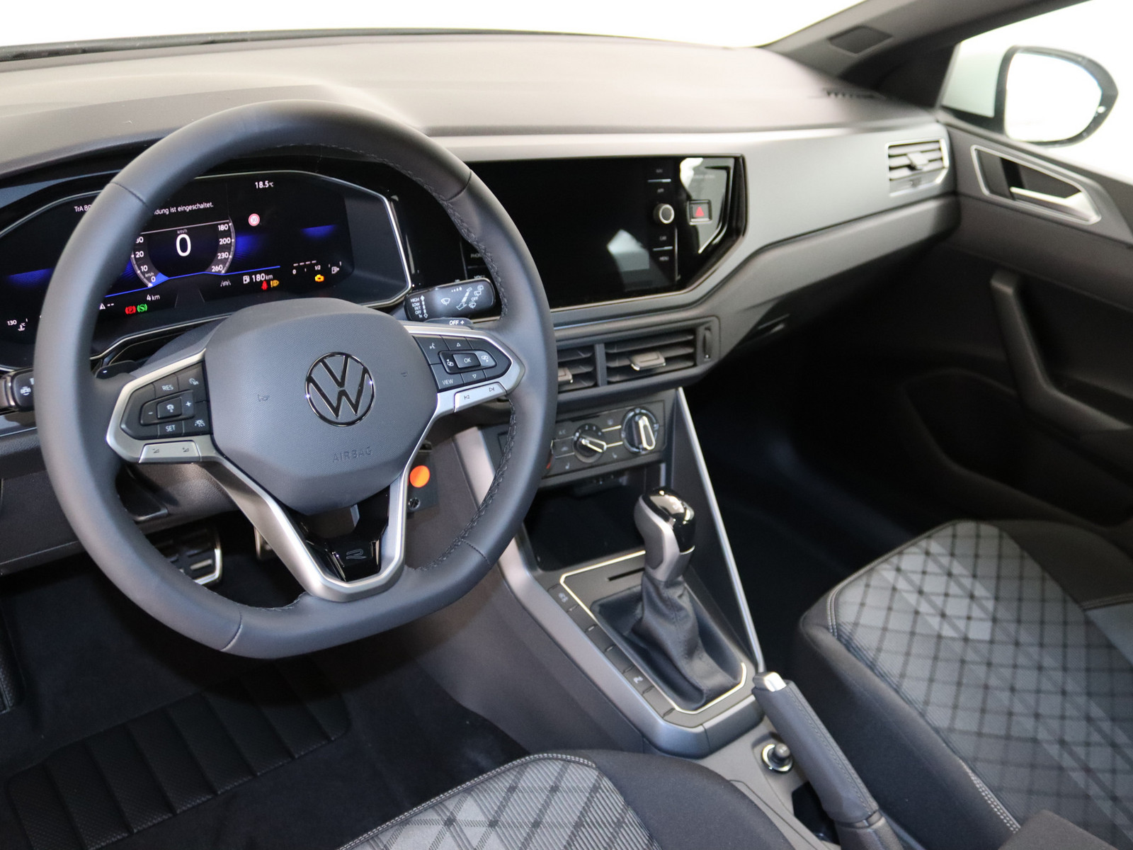 VW Taigo 1.0 TSI R-Line VW Taigo 1.0 TSI R-Line