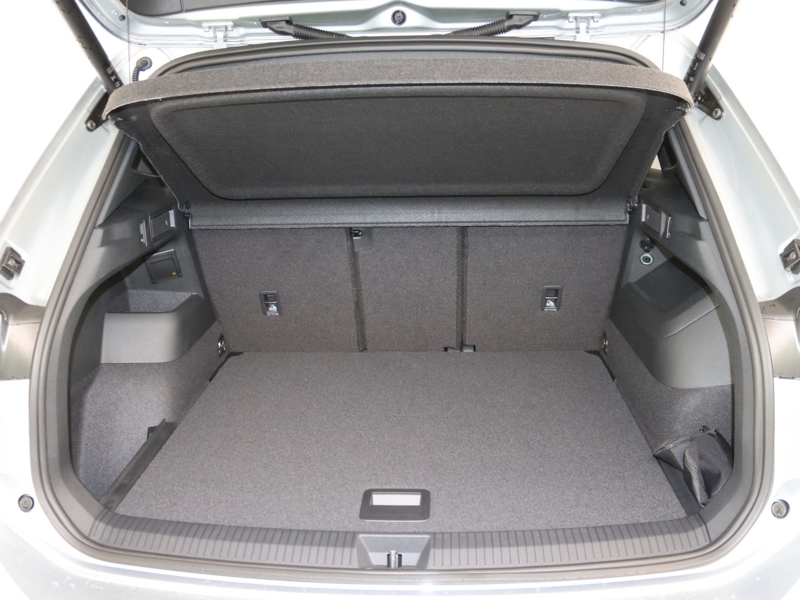 VW Tiguan 1.5 eTSI R-Line VW Tiguan 1.5 eTSI R-Line