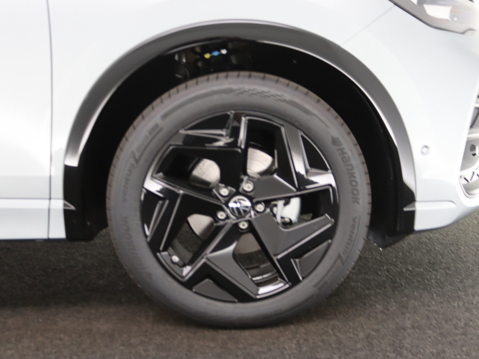 VW Tiguan 1.5 eTSI R-Line VW Tiguan 1.5 eTSI R-Line