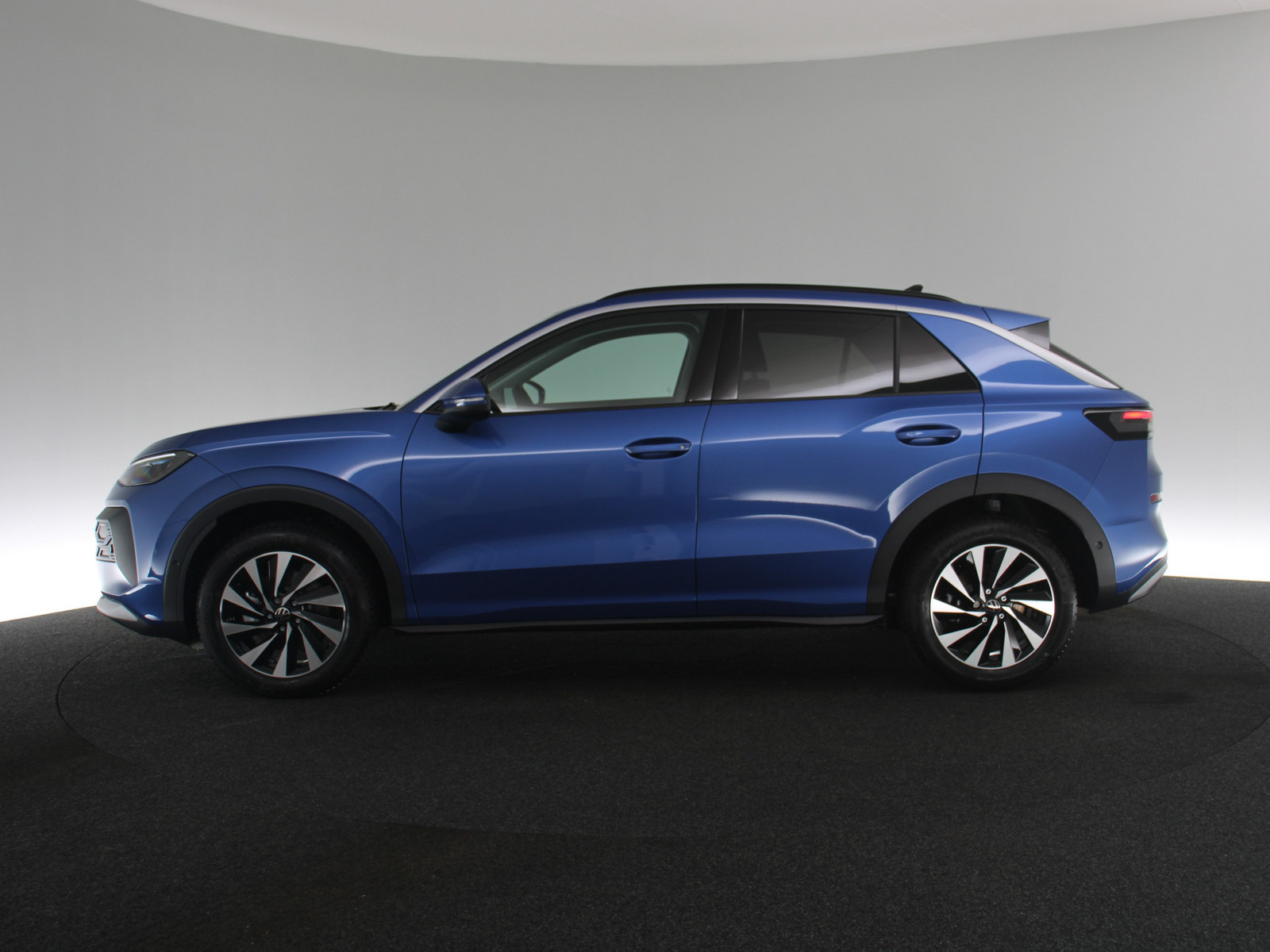 VW T-Roc 1.5 eTSI Life VW T-Roc 1.5 eTSI Life