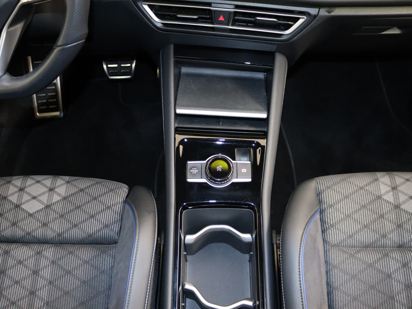 VW Tiguan 1.5 eTSI R-Line VW Tiguan 1.5 eTSI R-Line