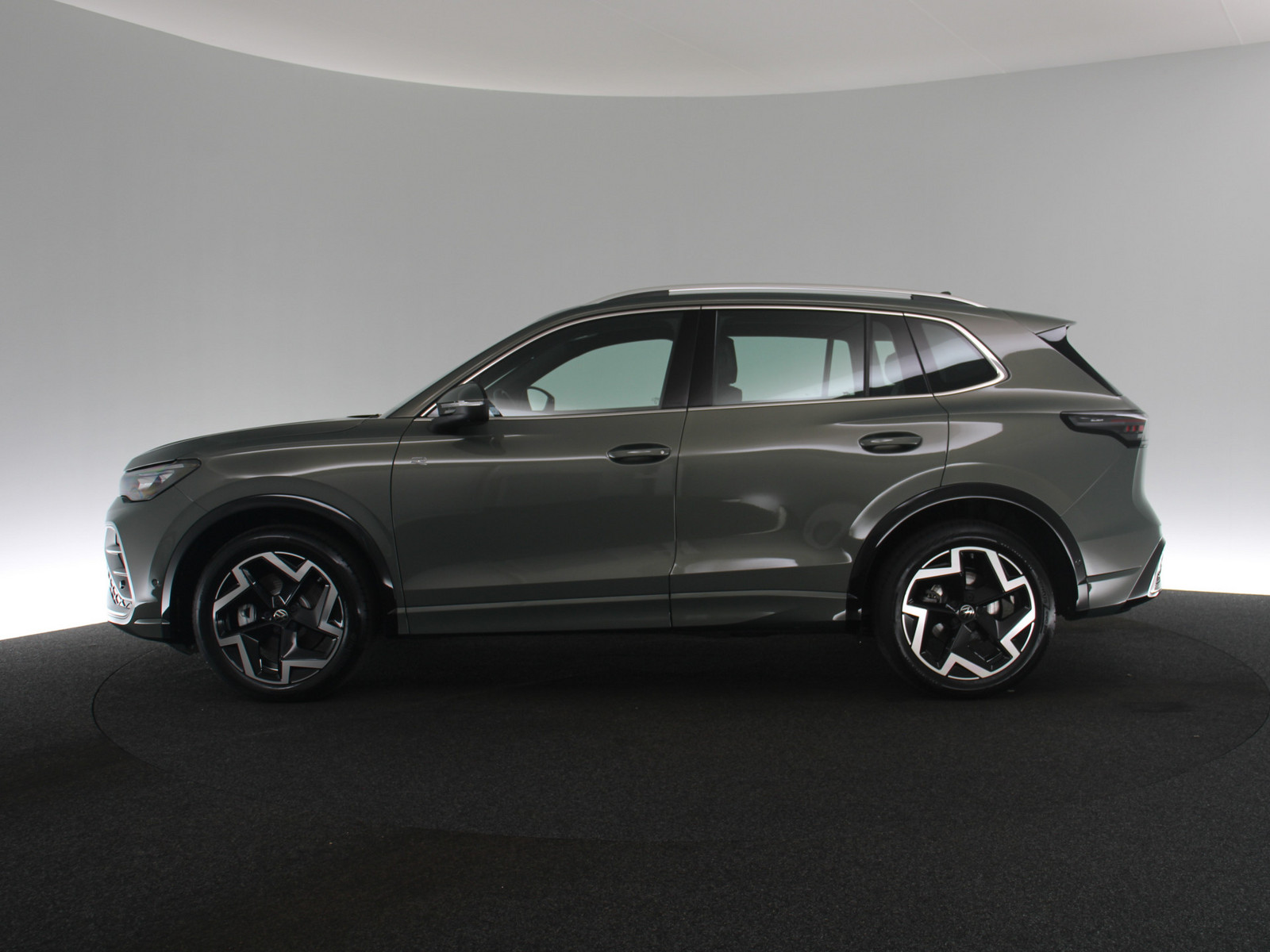 VW Tiguan 2.0 TDI R-Line VW Tiguan 2.0 TDI R-Line