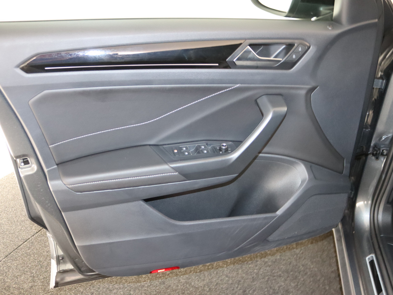 VW T-Roc 1.5 TSI R-Line VW T-Roc 1.5 TSI R-Line