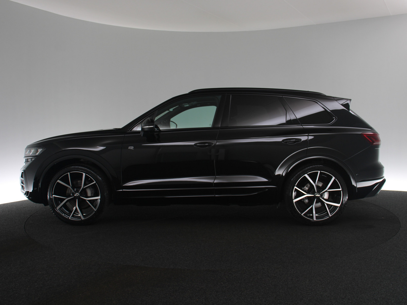 VW Touareg 3.0 V6 TDI R-Line 4Motion VW Touareg 3.0 V6 TDI R-Line 4Motion