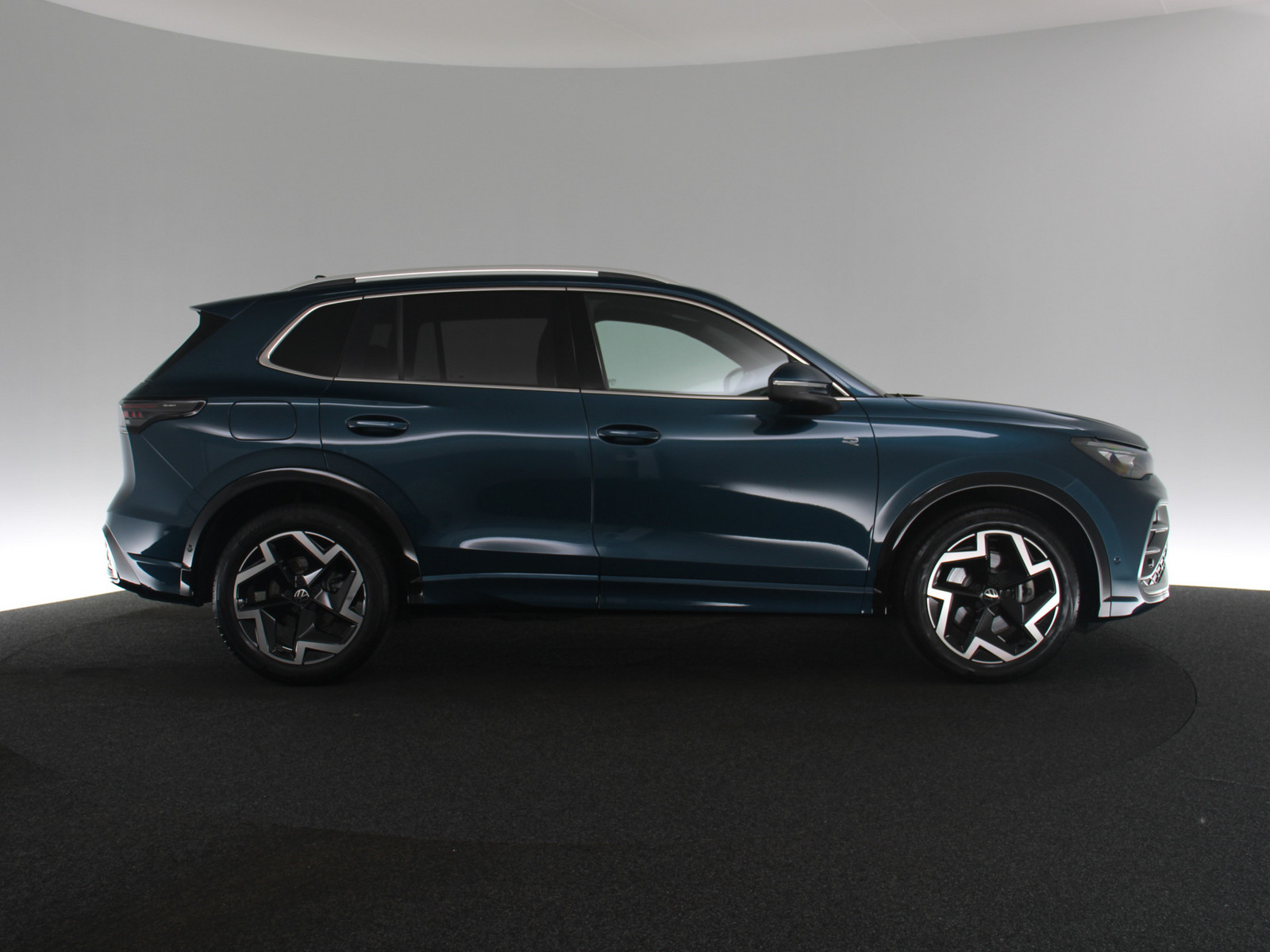VW Tiguan 2.0 TDI R-Line VW Tiguan 2.0 TDI R-Line