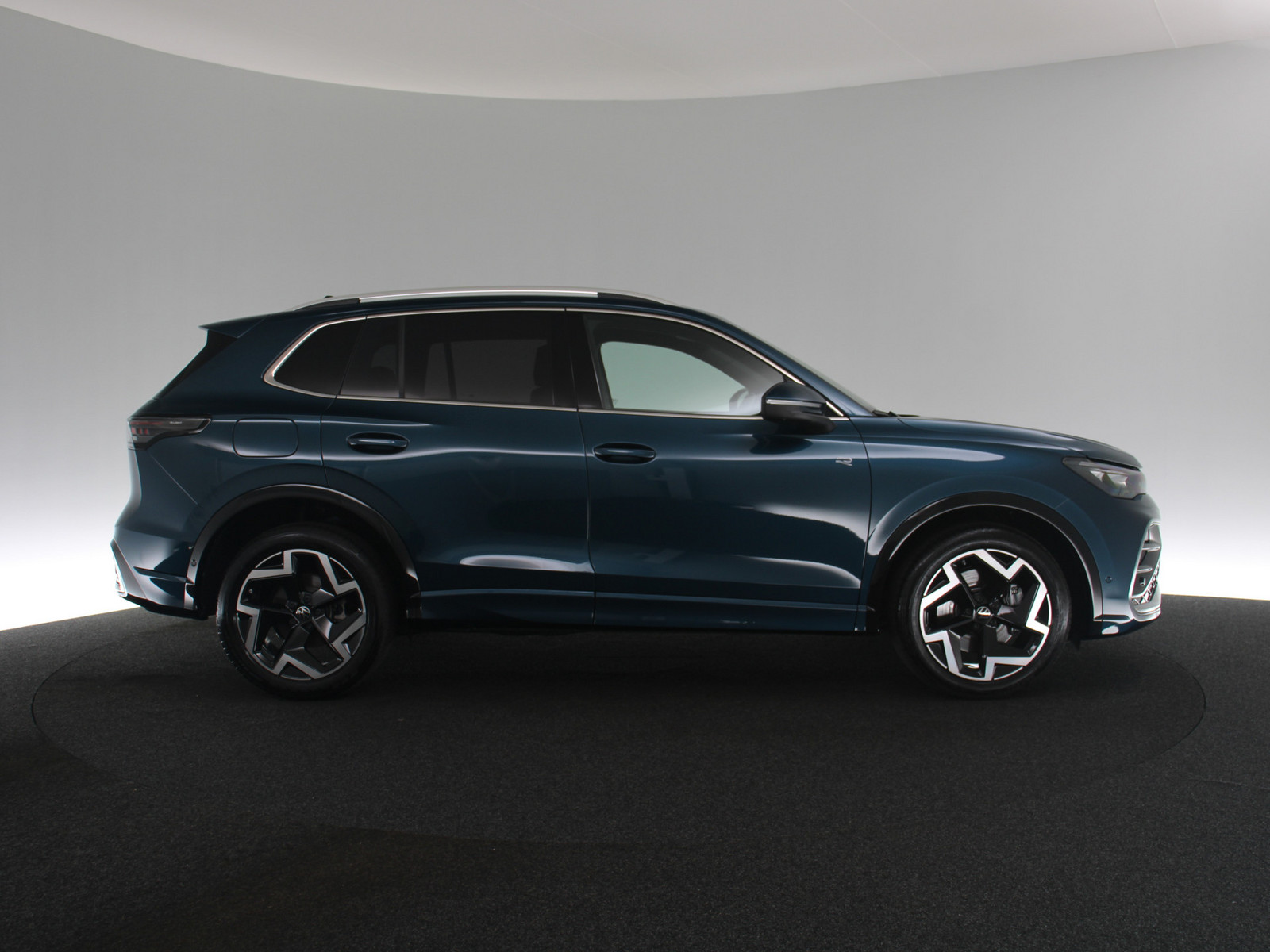 VW Tiguan 2.0 TDI R-Line VW Tiguan 2.0 TDI R-Line