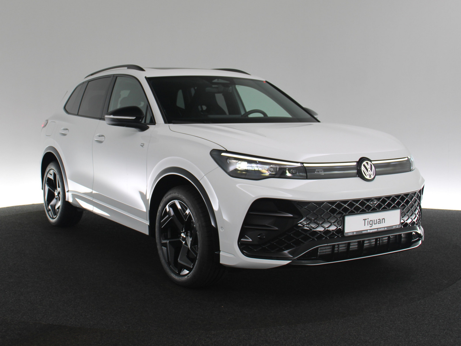 VW Tiguan 1.5 eTSI R-Line VW Tiguan 1.5 eTSI R-Line