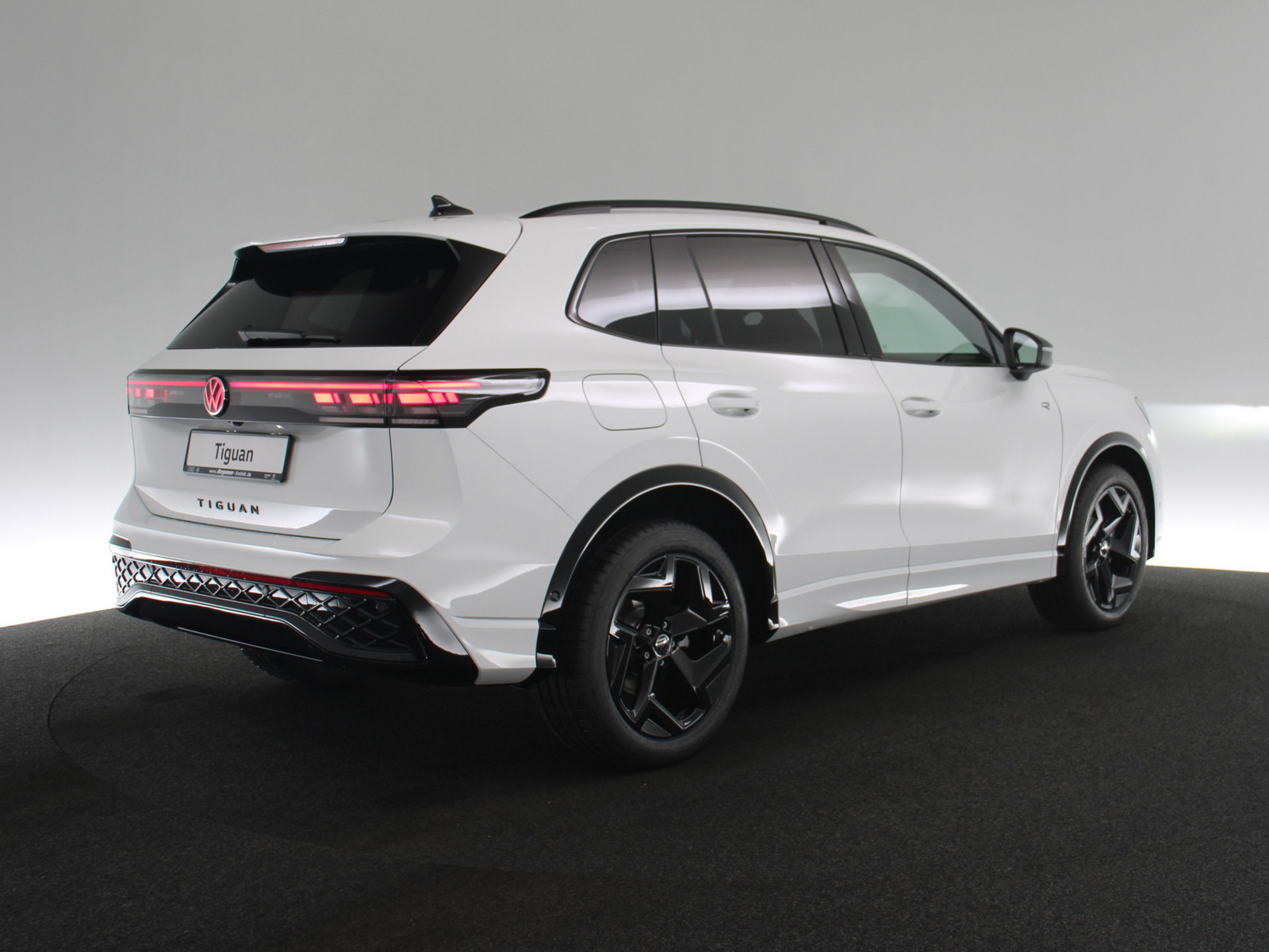 VW Tiguan 1.5 eTSI R-Line VW Tiguan 1.5 eTSI R-Line