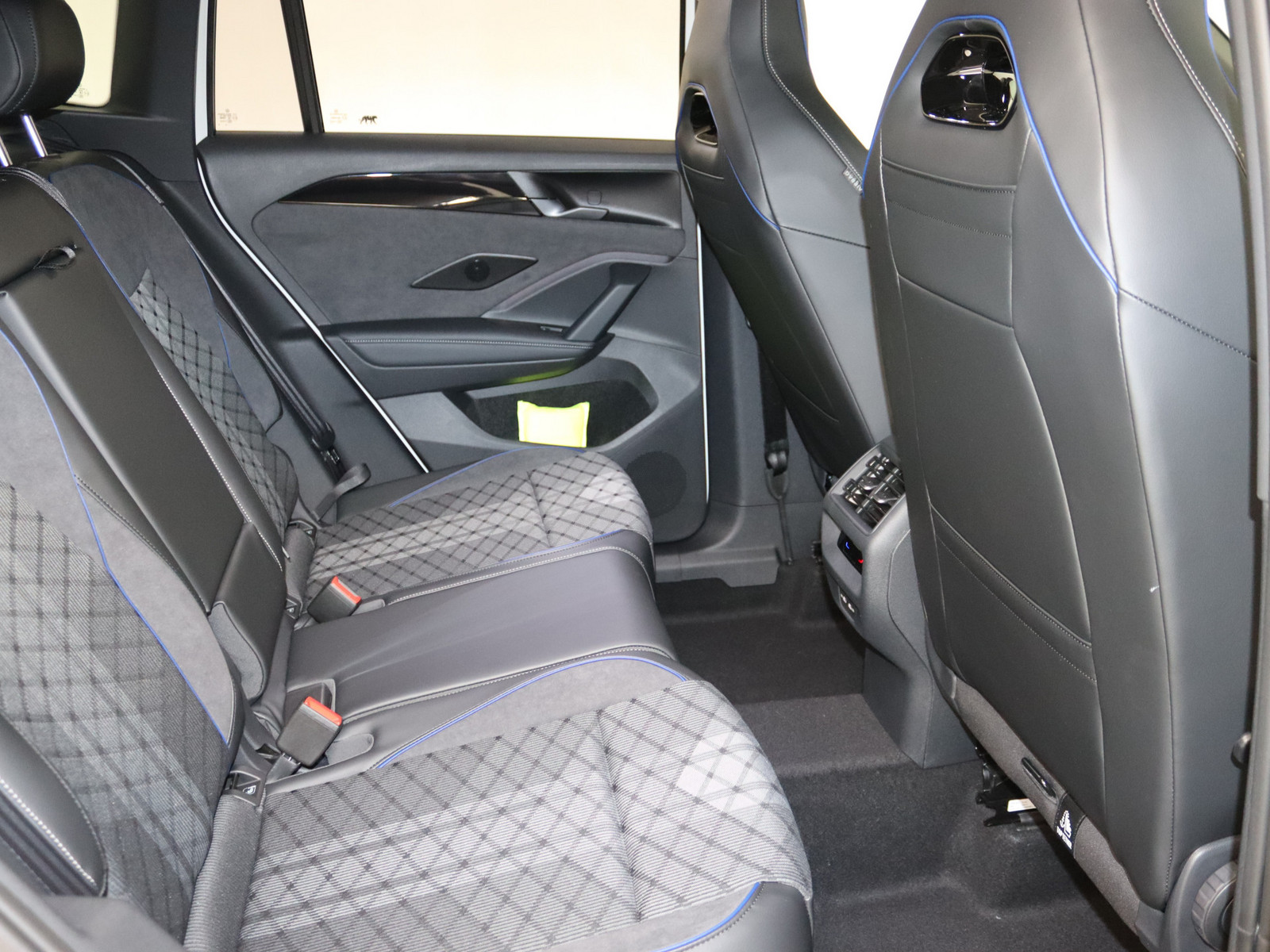VW Tiguan 1.5 eTSI R-Line VW Tiguan 1.5 eTSI R-Line
