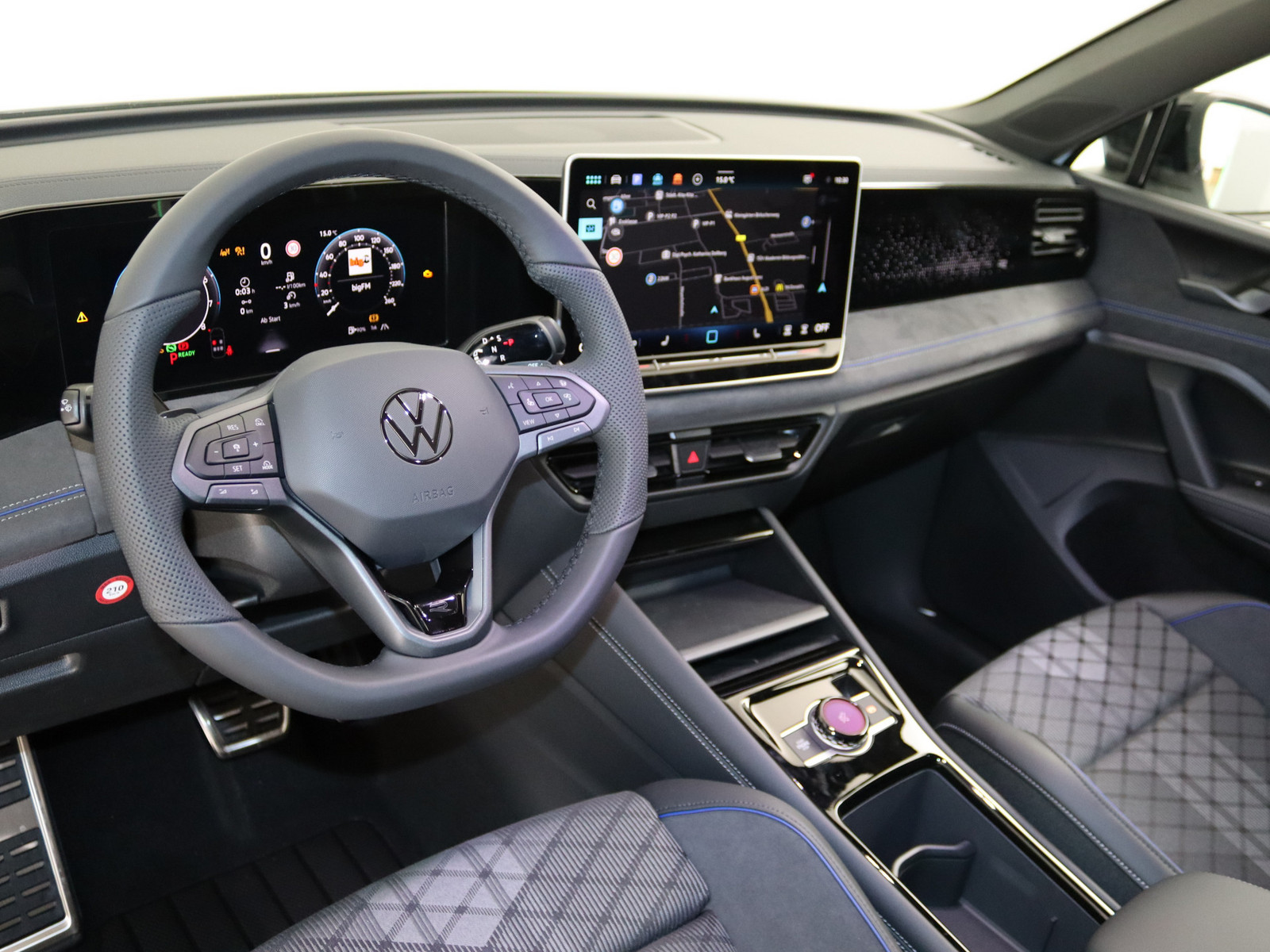 VW Tiguan 1.5 eTSI R-Line VW Tiguan 1.5 eTSI R-Line