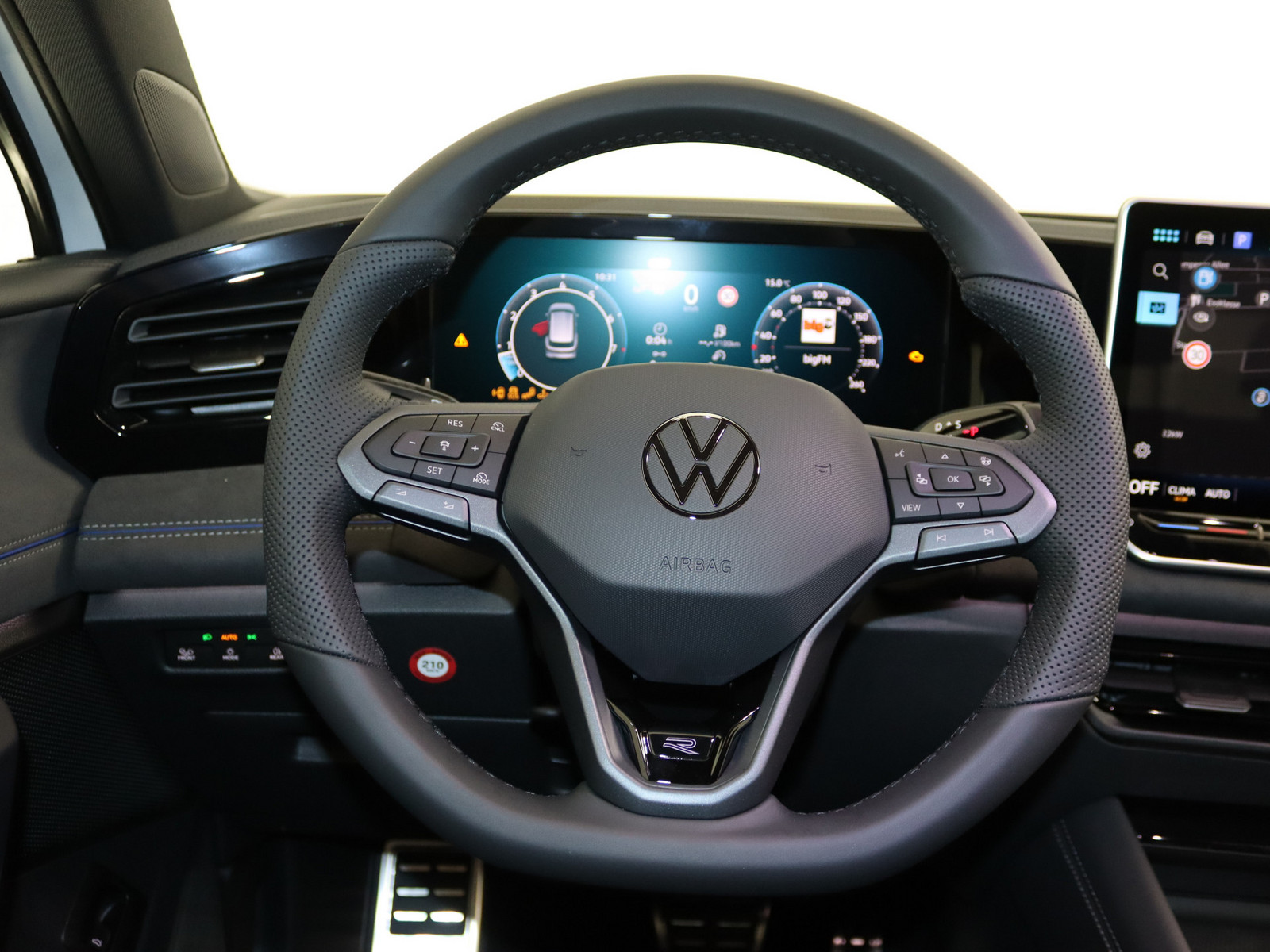 VW Tiguan 1.5 eTSI R-Line VW Tiguan 1.5 eTSI R-Line