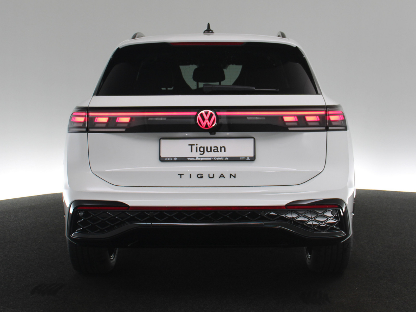 VW Tiguan 1.5 eTSI R-Line VW Tiguan 1.5 eTSI R-Line