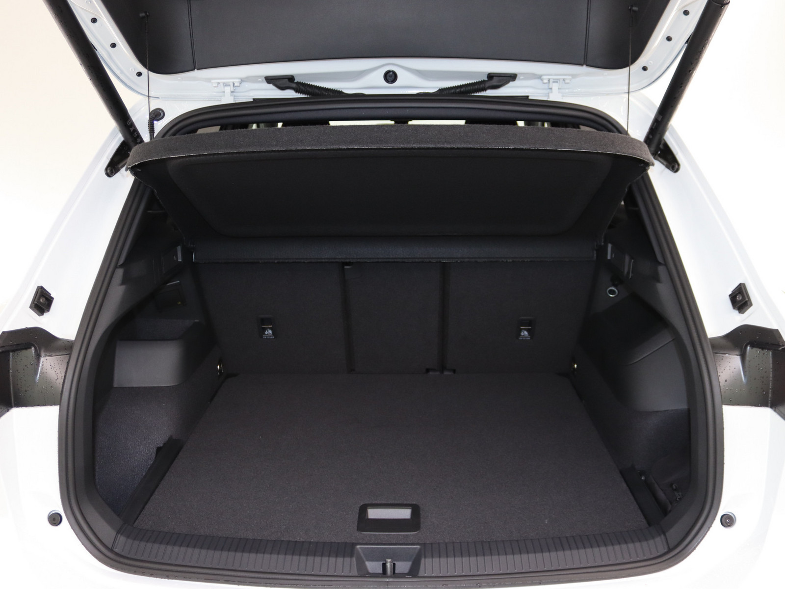 VW Tiguan 1.5 eTSI R-Line VW Tiguan 1.5 eTSI R-Line
