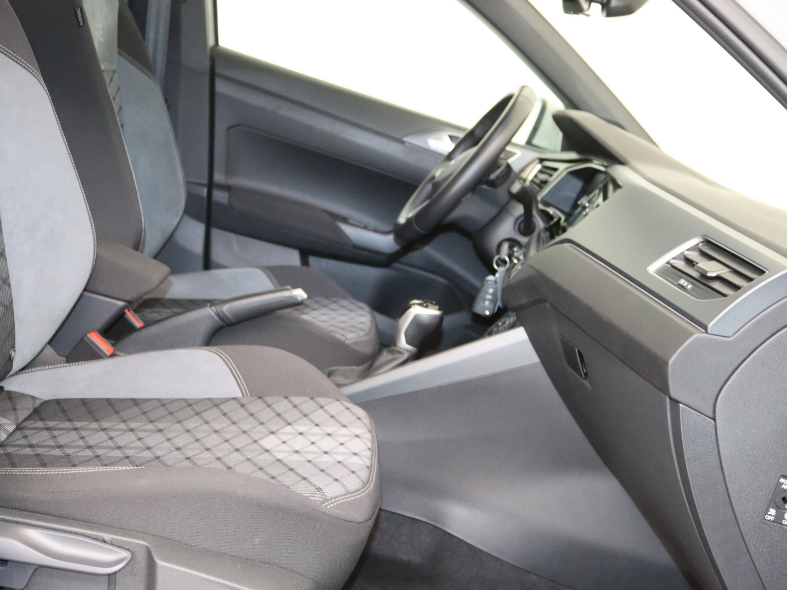 VW Taigo 1.0 TSI R-Line VW Taigo 1.0 TSI R-Line