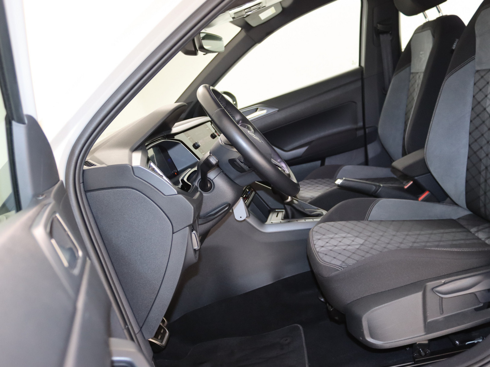VW Taigo 1.0 TSI R-Line VW Taigo 1.0 TSI R-Line