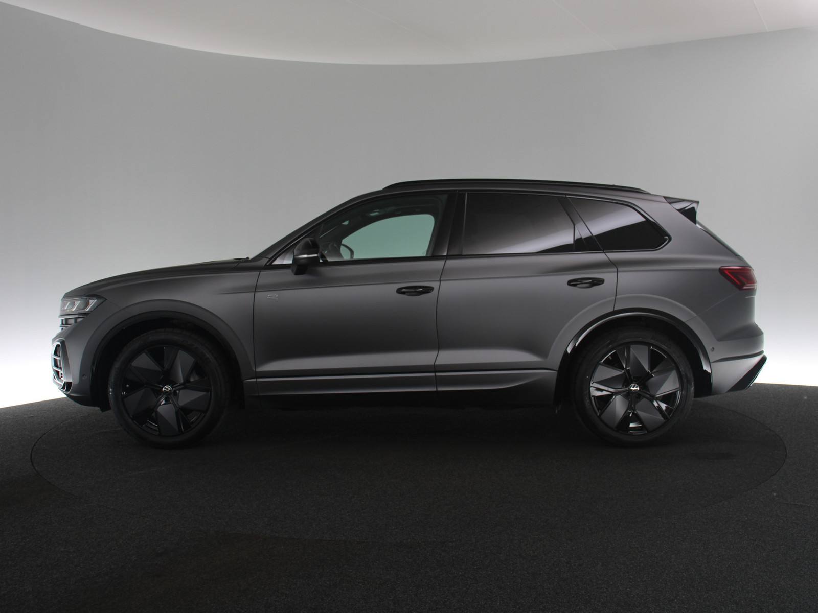 VW Touareg 3.0 V6 TDI R-Line 4Motion VW Touareg 3.0 V6 TDI R-Line 4Motion