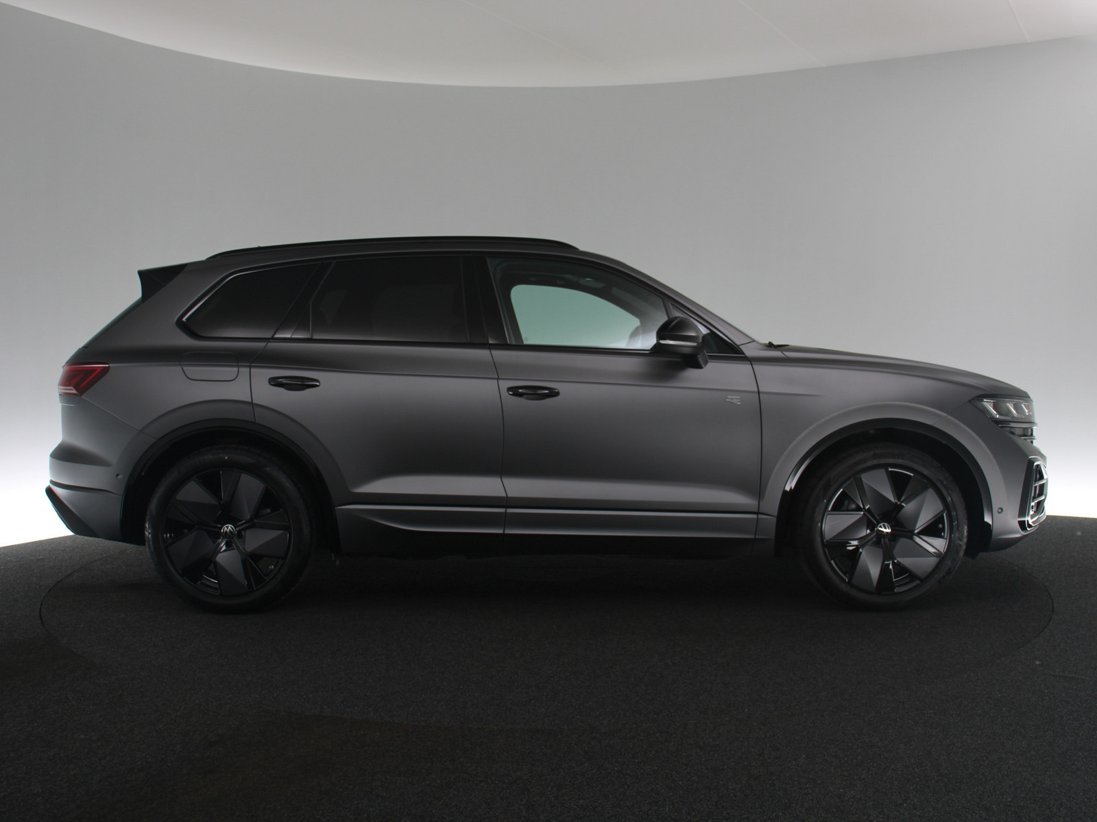 VW Touareg 3.0 V6 TDI R-Line 4Motion VW Touareg 3.0 V6 TDI R-Line 4Motion