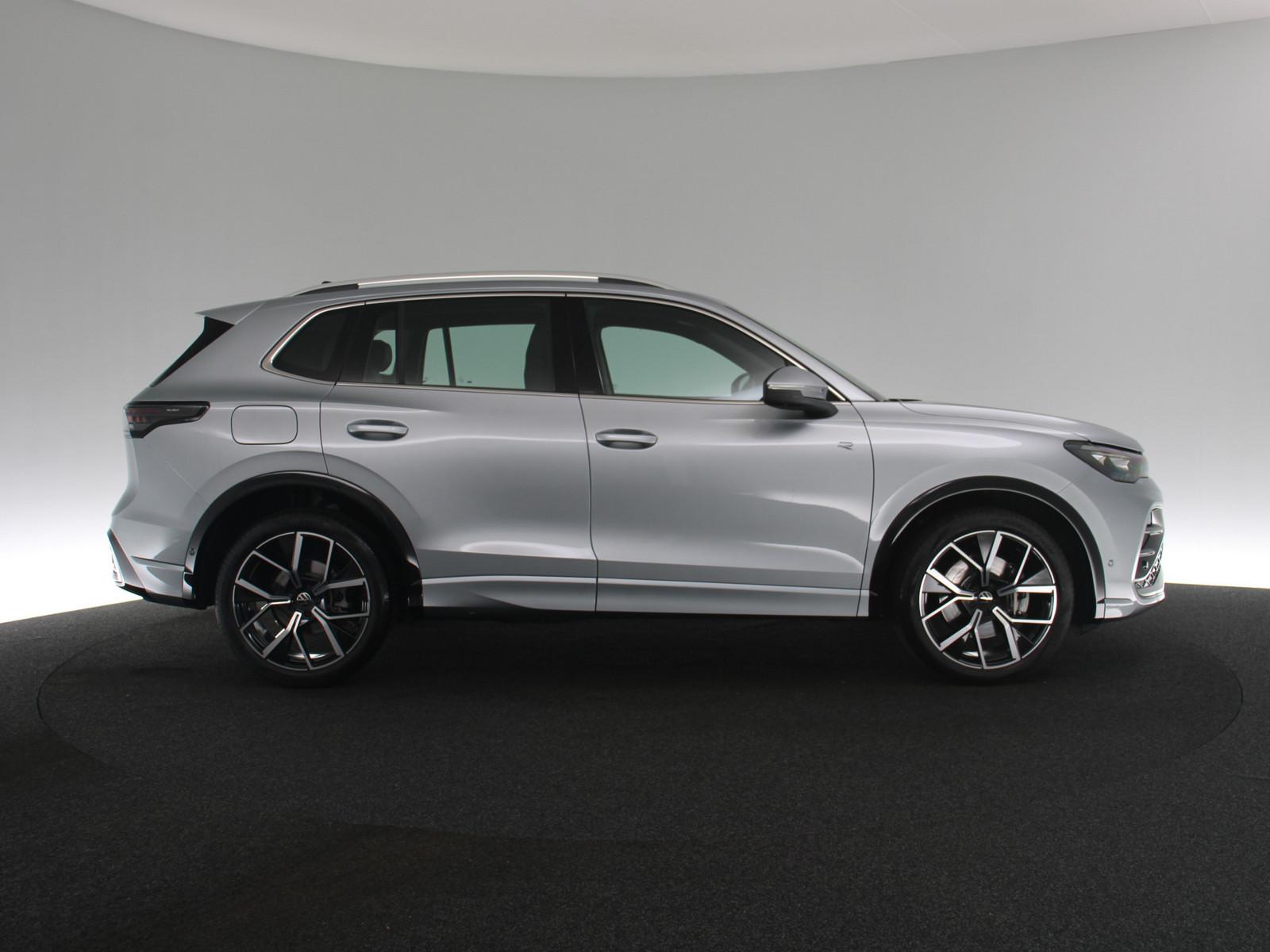 VW Tiguan 2.0 TDI R-Line VW Tiguan 2.0 TDI R-Line
