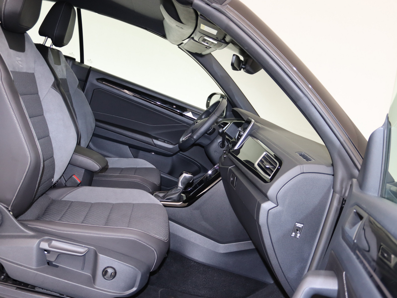 VW T-Roc Cabriolet 1.5 TSI R-Line VW T-Roc Cabriolet 1.5 TSI R-Line