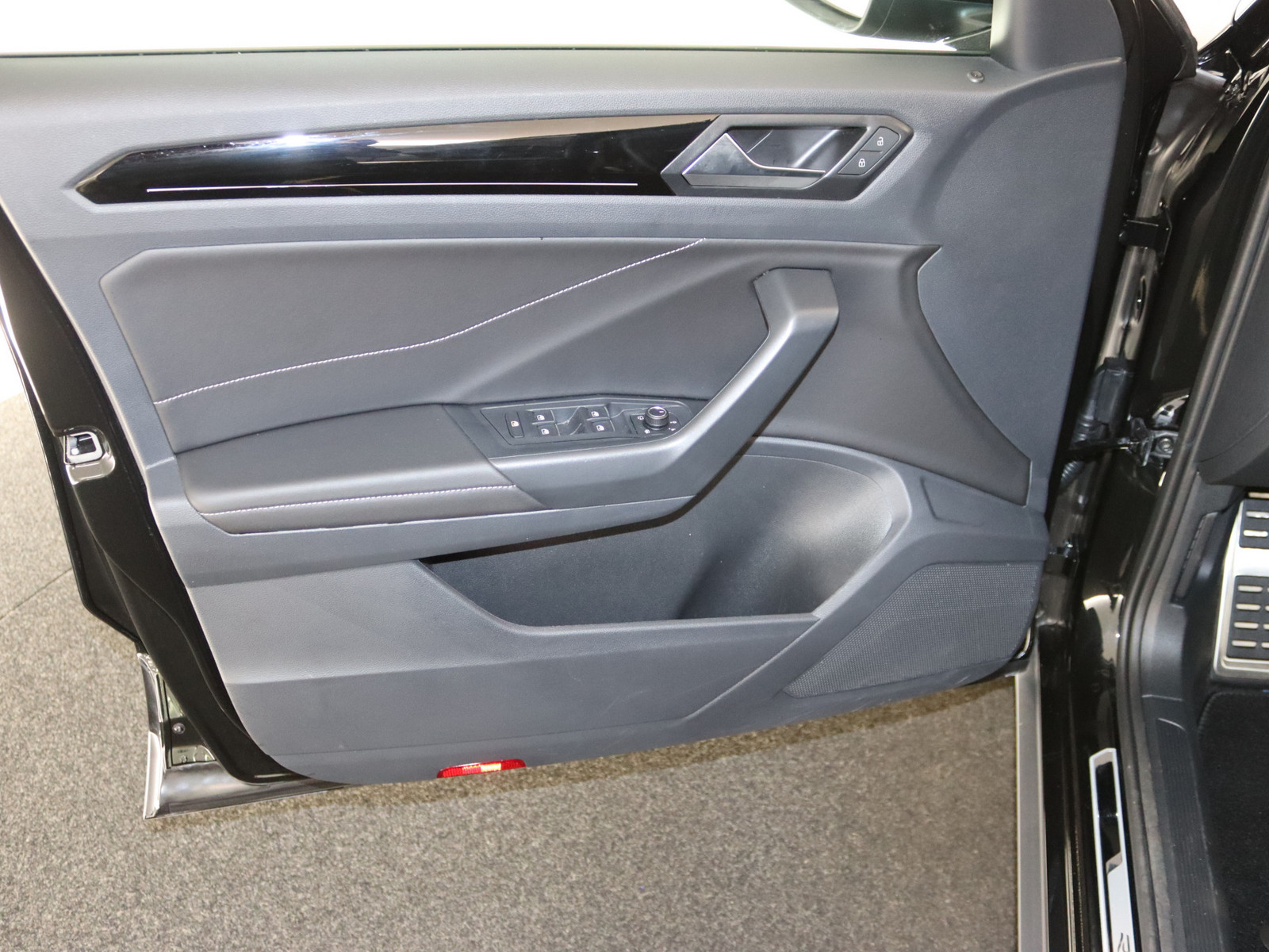 VW T-Roc 1.5 TSI R-Line VW T-Roc 1.5 TSI R-Line