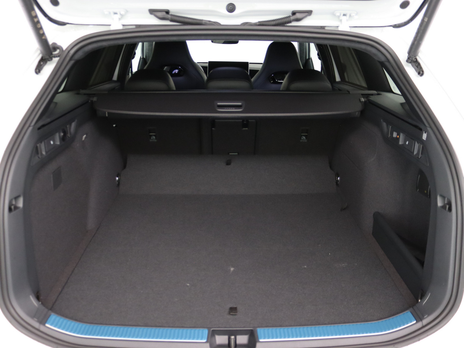 VW Passat 1.5 eHybrid R-Line VW Passat 1.5 eHybrid R-Line
