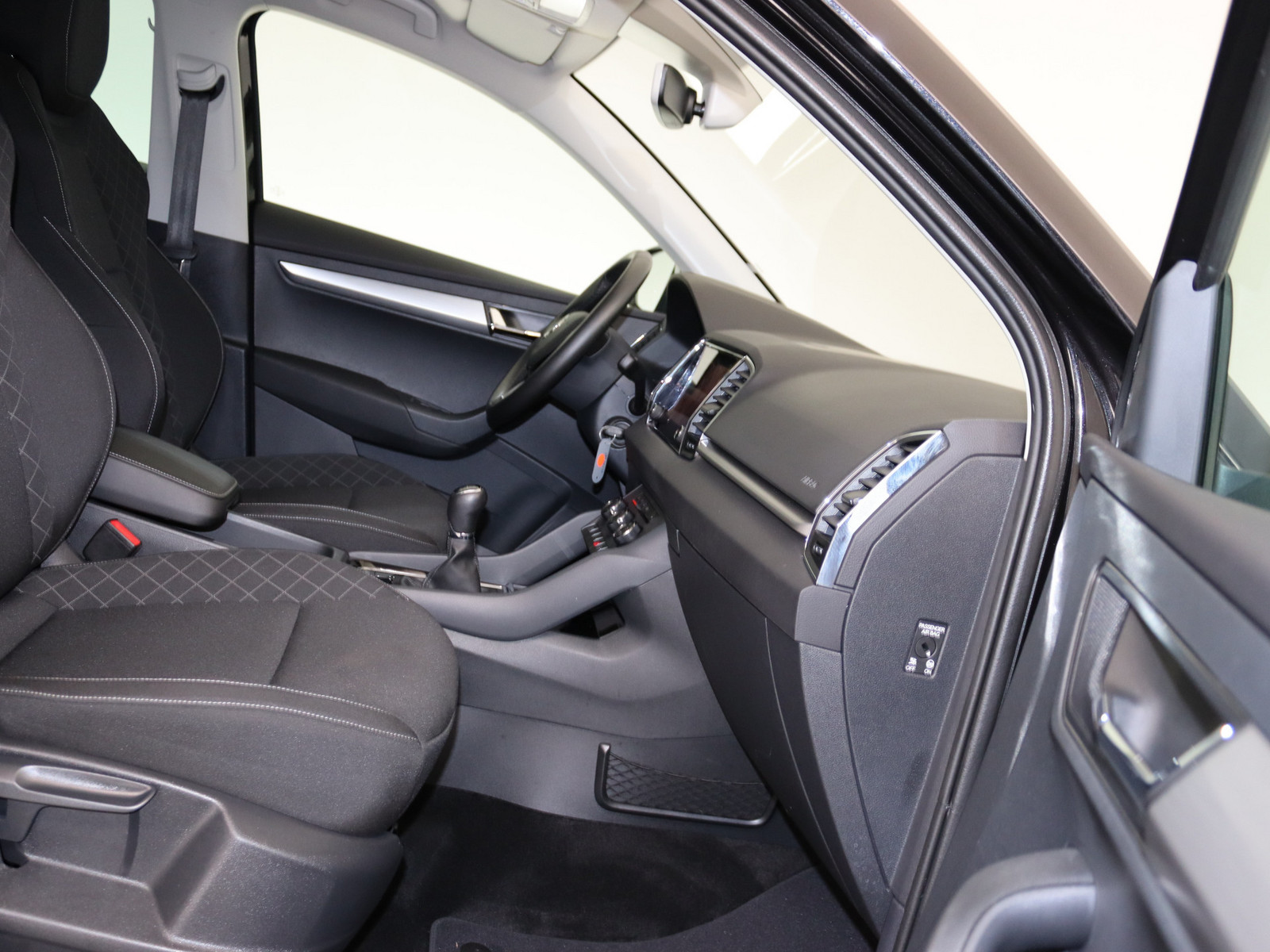 SKODA Karoq 1.0 TSI Ambition SKODA Karoq 1.0 TSI Ambition