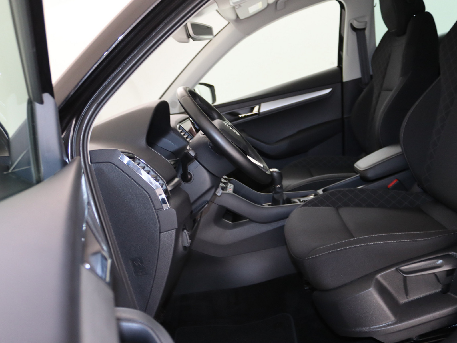 SKODA Karoq 1.0 TSI Ambition SKODA Karoq 1.0 TSI Ambition