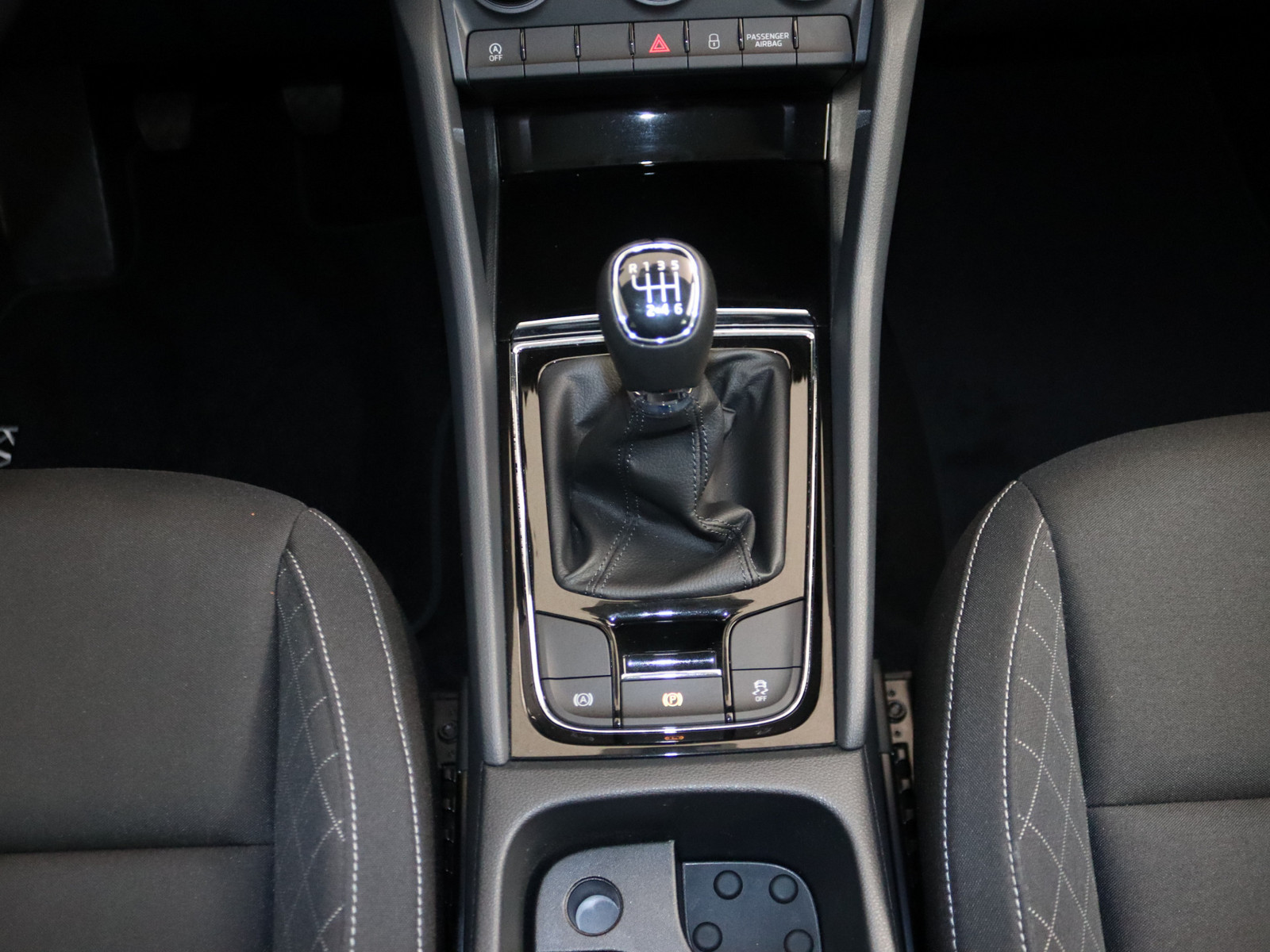 SKODA Karoq 1.0 TSI Ambition SKODA Karoq 1.0 TSI Ambition