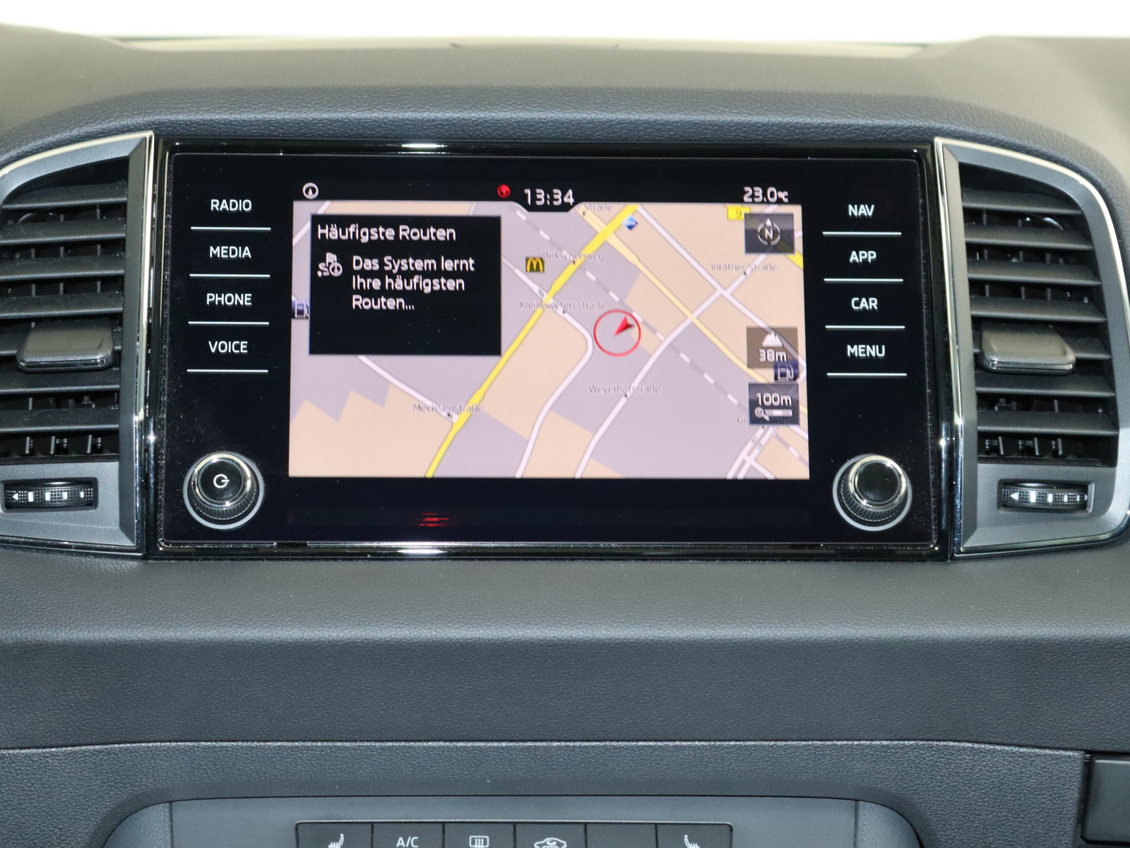 SKODA Karoq 1.0 TSI Ambition SKODA Karoq 1.0 TSI Ambition