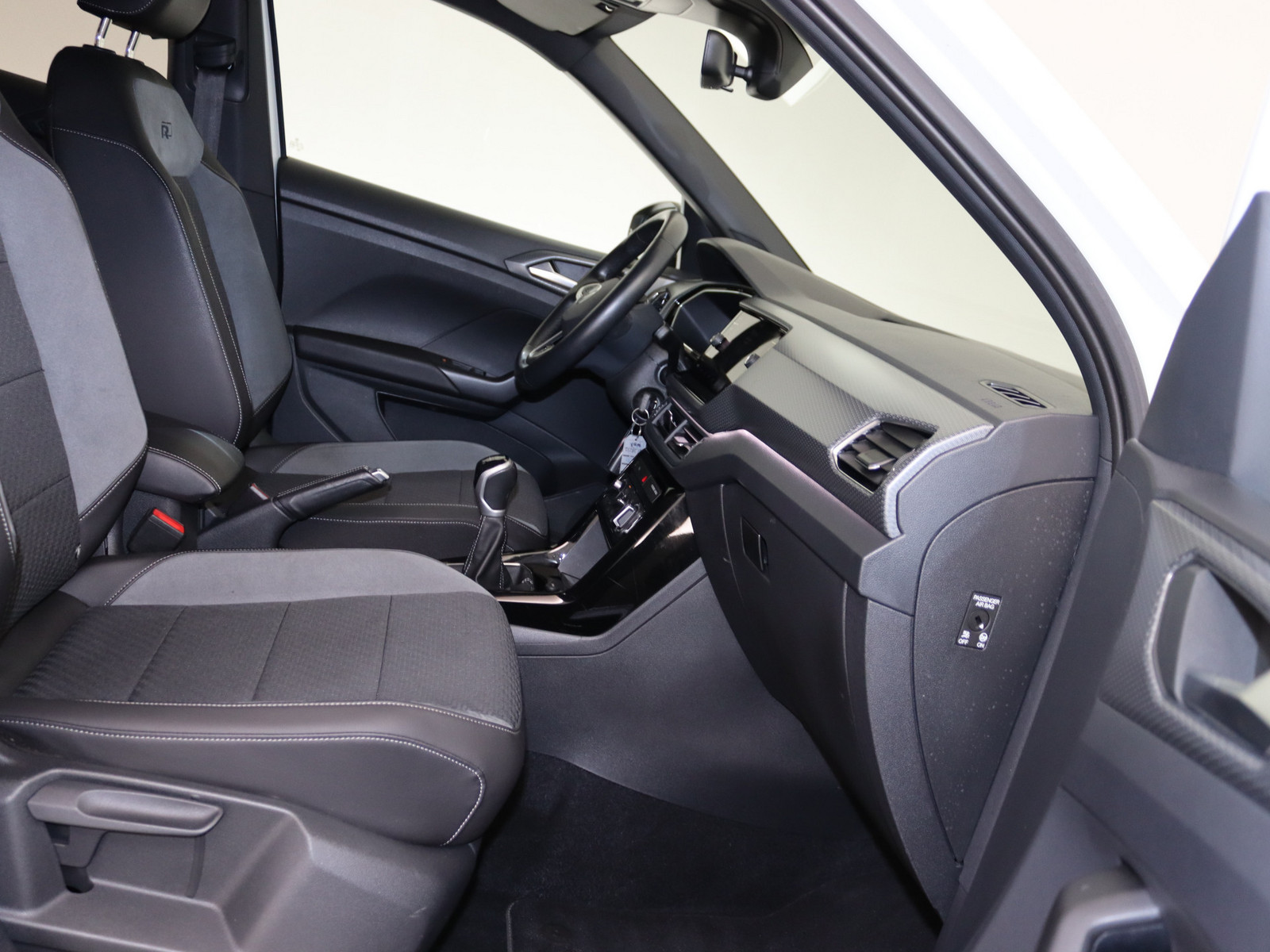 VW T-Cross 1.0 TSI R-Line VW T-Cross 1.0 TSI R-Line