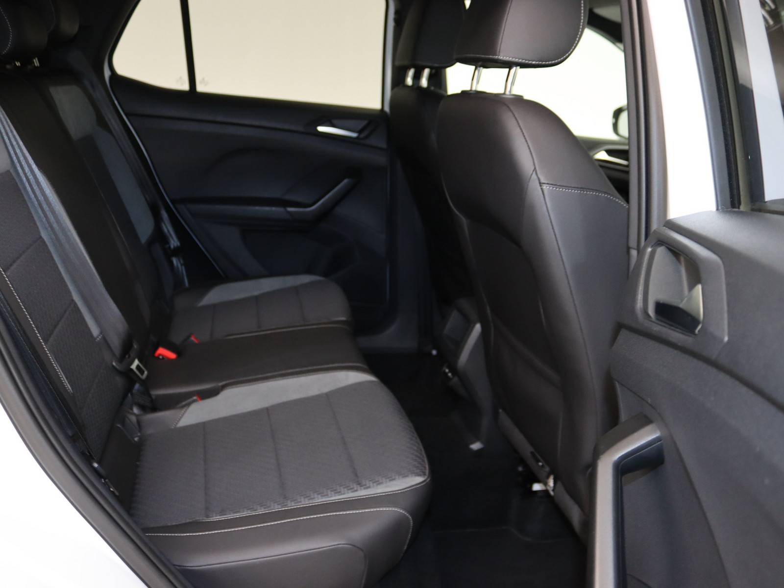 VW T-Cross 1.0 TSI R-Line VW T-Cross 1.0 TSI R-Line