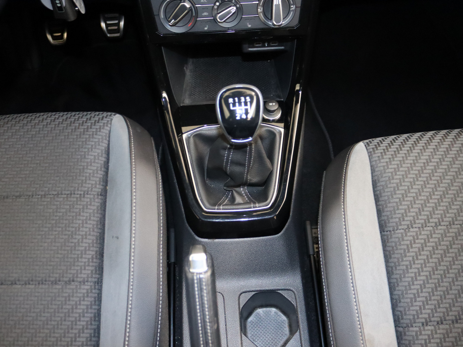 VW T-Cross 1.0 TSI R-Line VW T-Cross 1.0 TSI R-Line