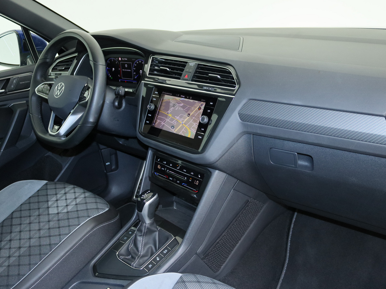 VW Tiguan 2.0 TDI R-Line VW Tiguan 2.0 TDI R-Line