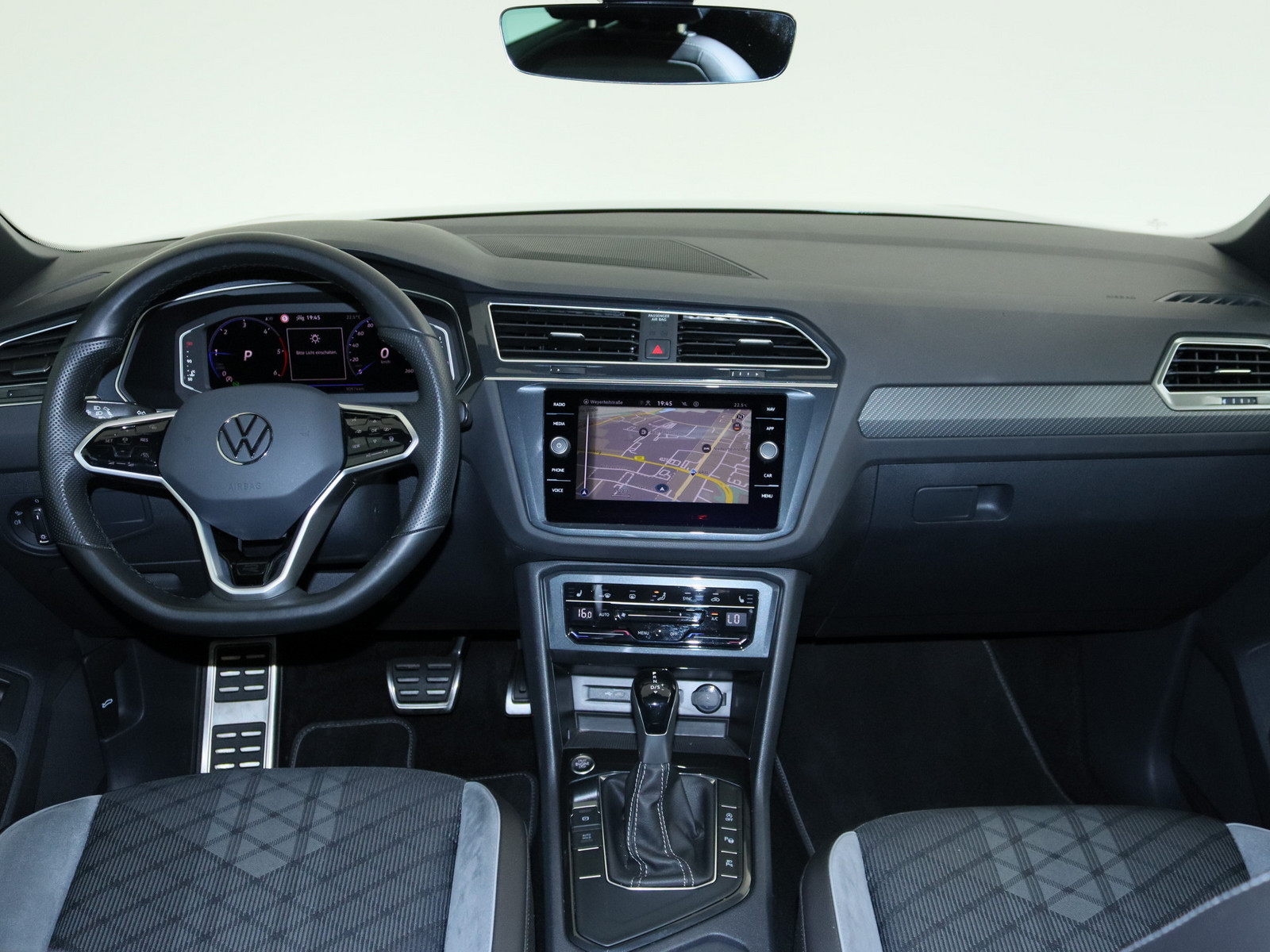 VW Tiguan 2.0 TDI R-Line VW Tiguan 2.0 TDI R-Line